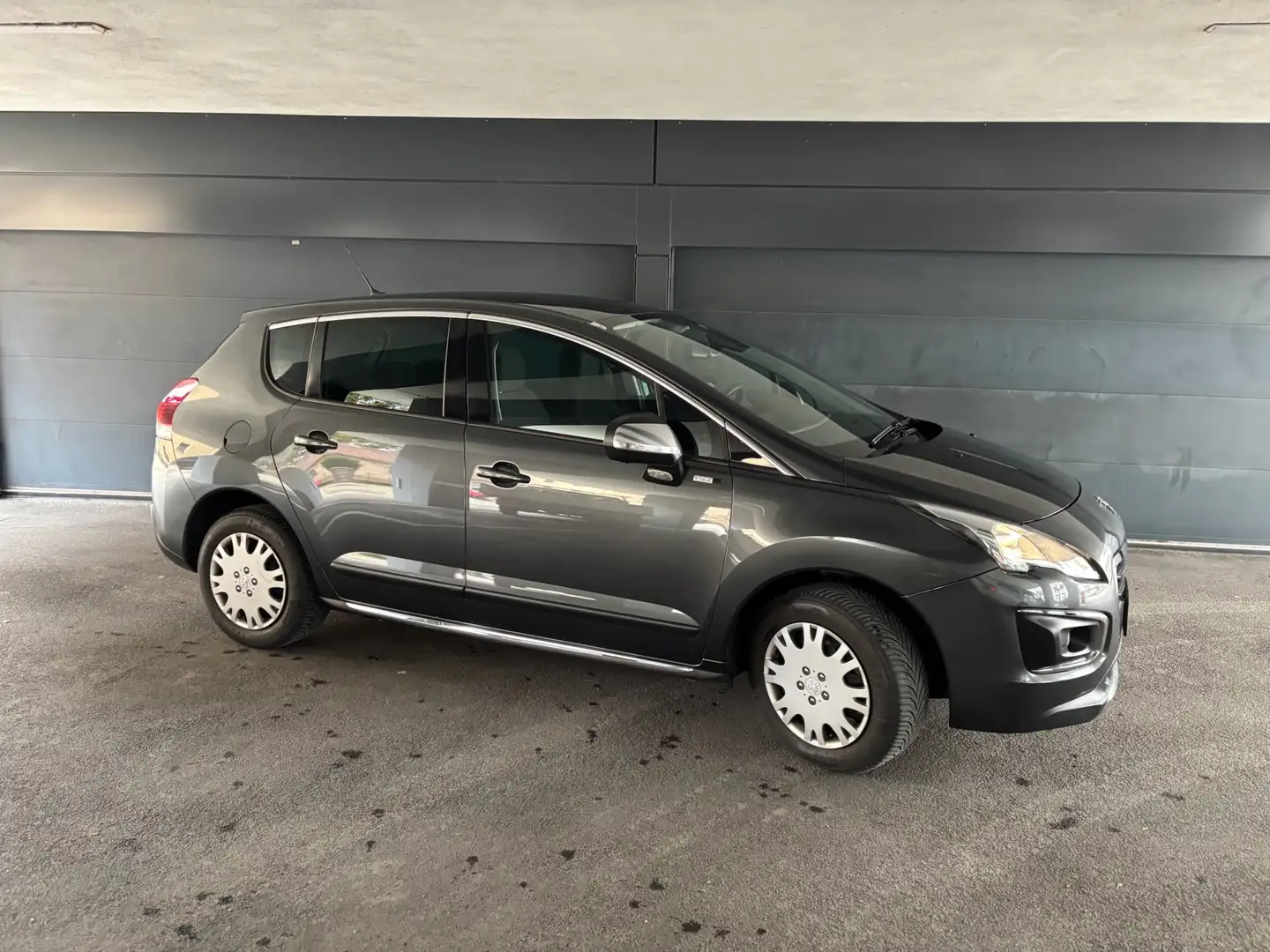 Peugeot 3008 Style Grau - 1