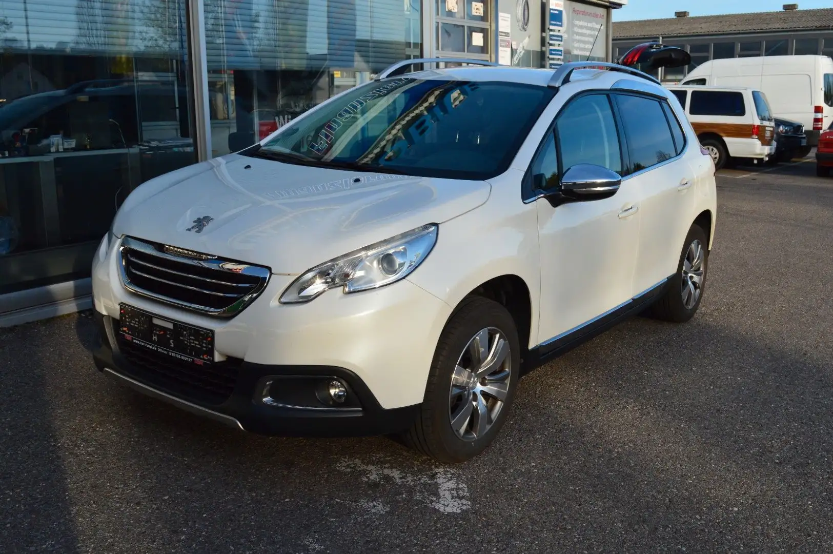 Peugeot 2008 Allure   1 HAND Weiß - 2