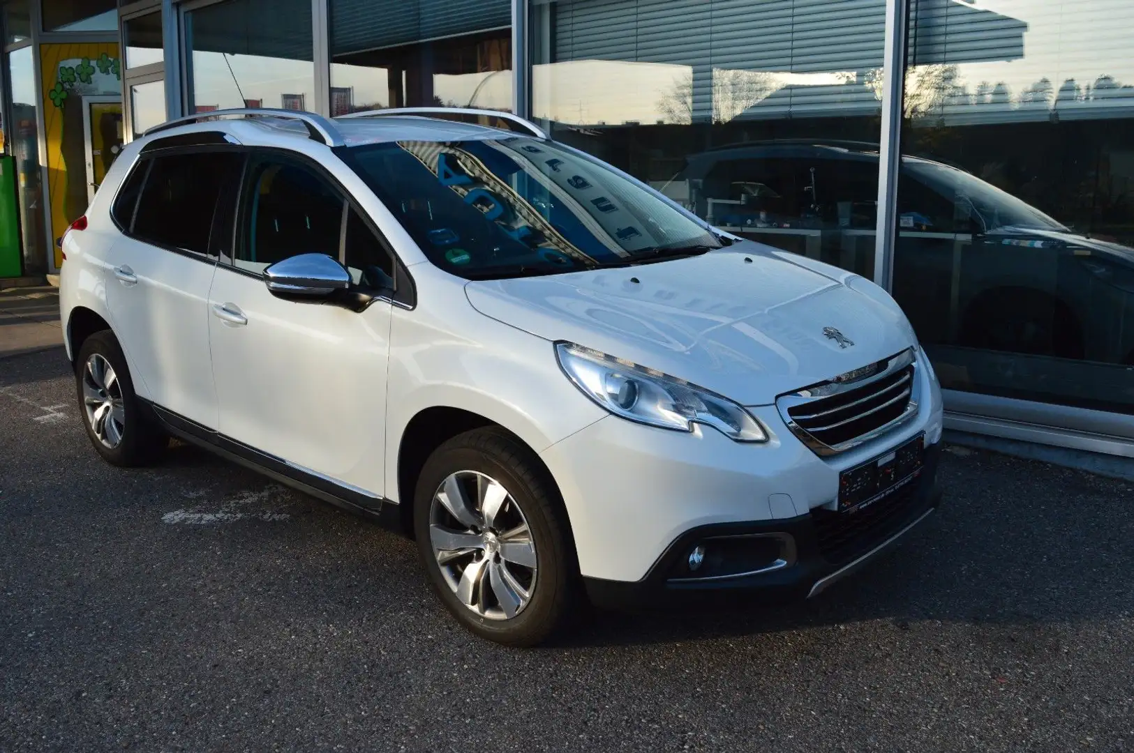 Peugeot 2008 Allure   1 HAND Weiß - 1