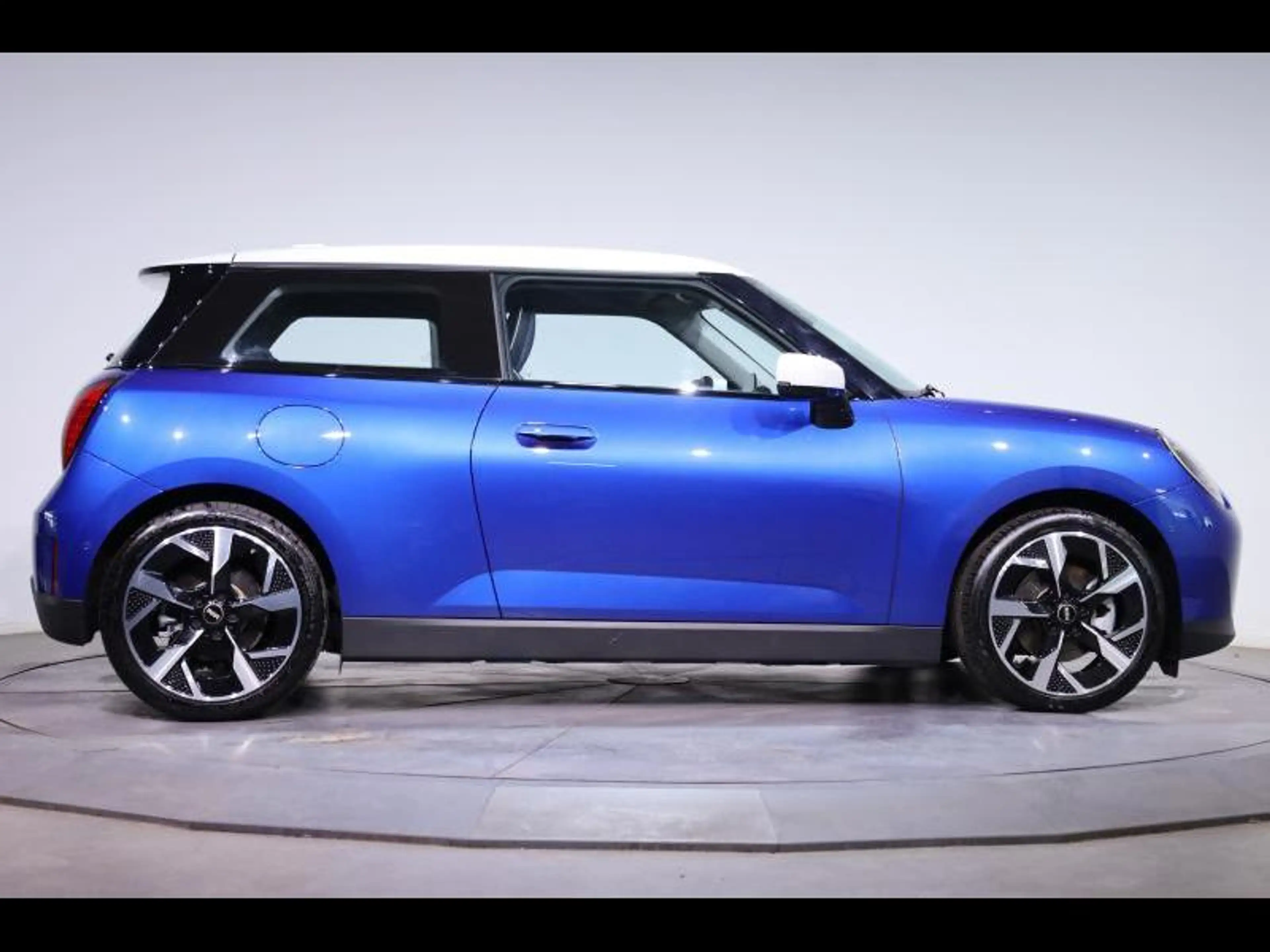 MINI Cooper E — photo 3