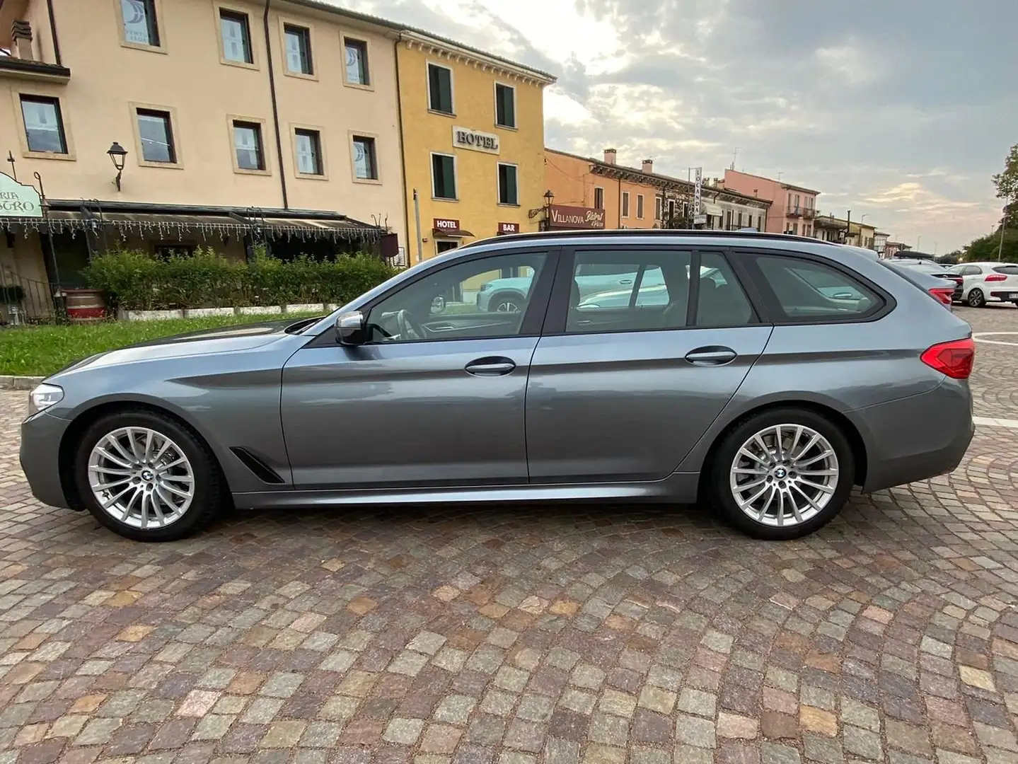 BMW 518 518d Touring Msport auto - 1