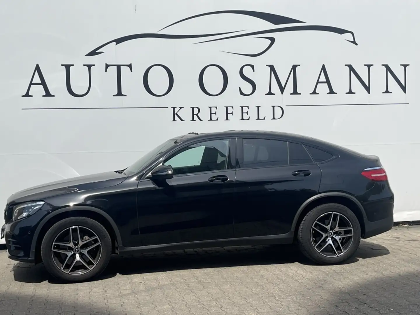 Mercedes-Benz GLC 250 Coupe 4Matic 9G-TRONIC AMG Line 1HAND Zwart - 2