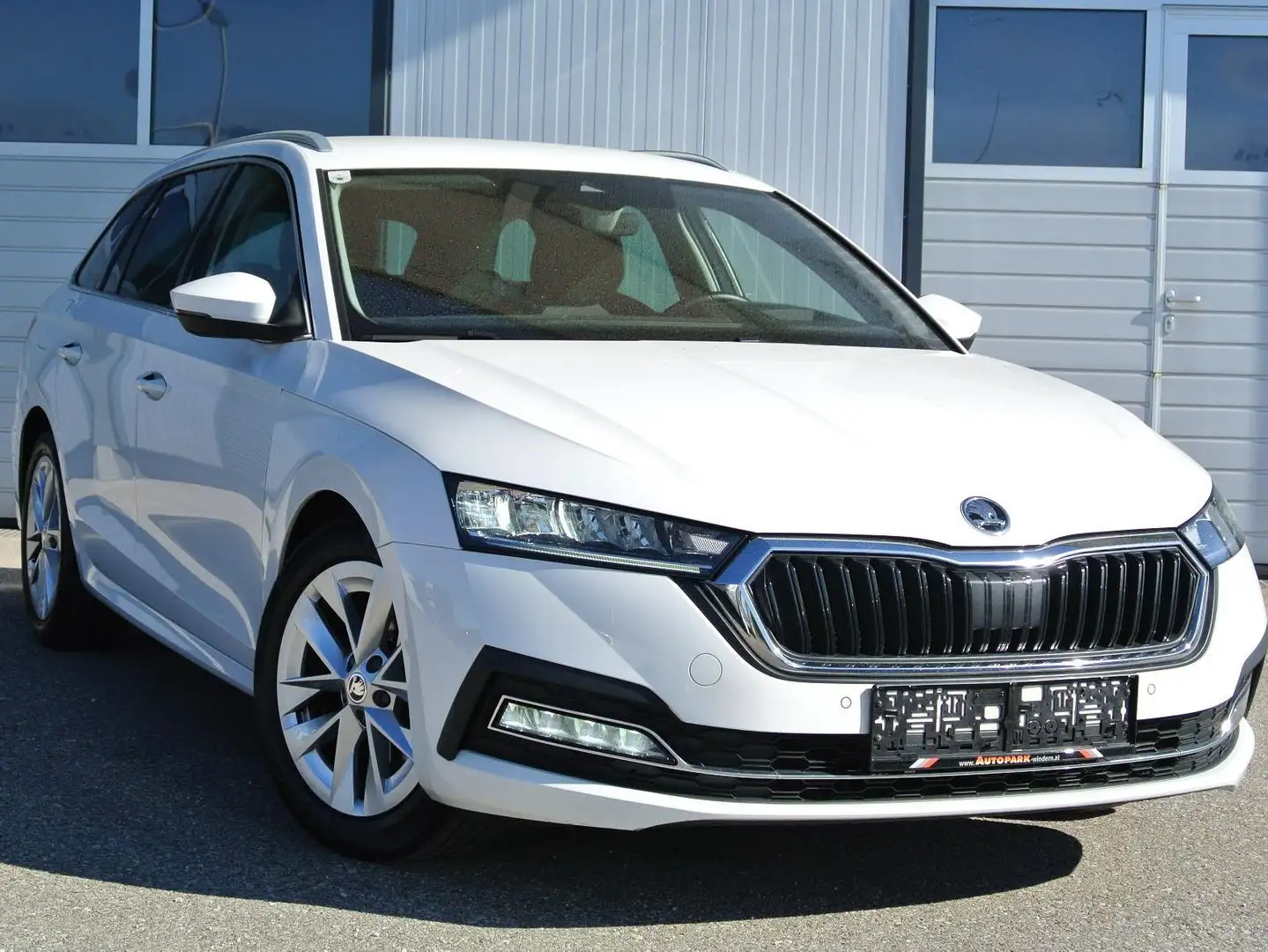 Skoda Octavia Kombi 2,0 TDI Premium * virt. CP // HUD // KAMERA Weiß - 1