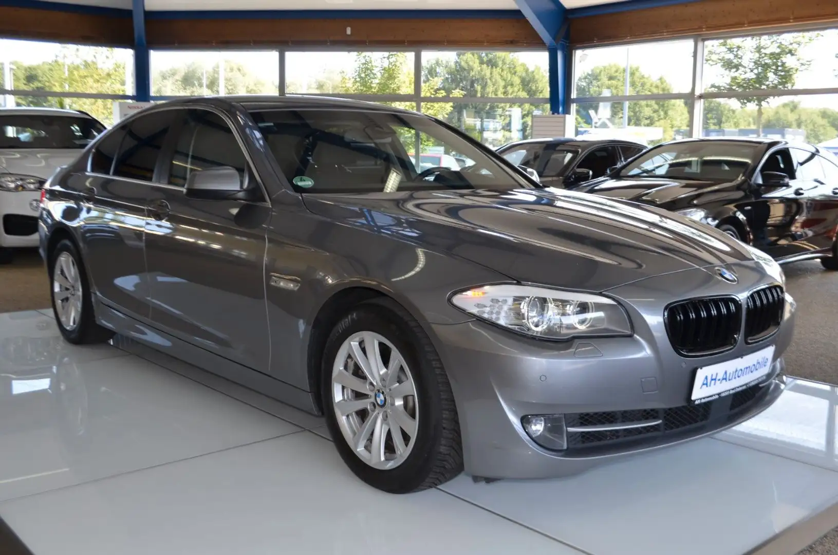 BMW 528 i Lim. AUTOMATIK / Bi-XENON / NAVI / PDC Grau - 2