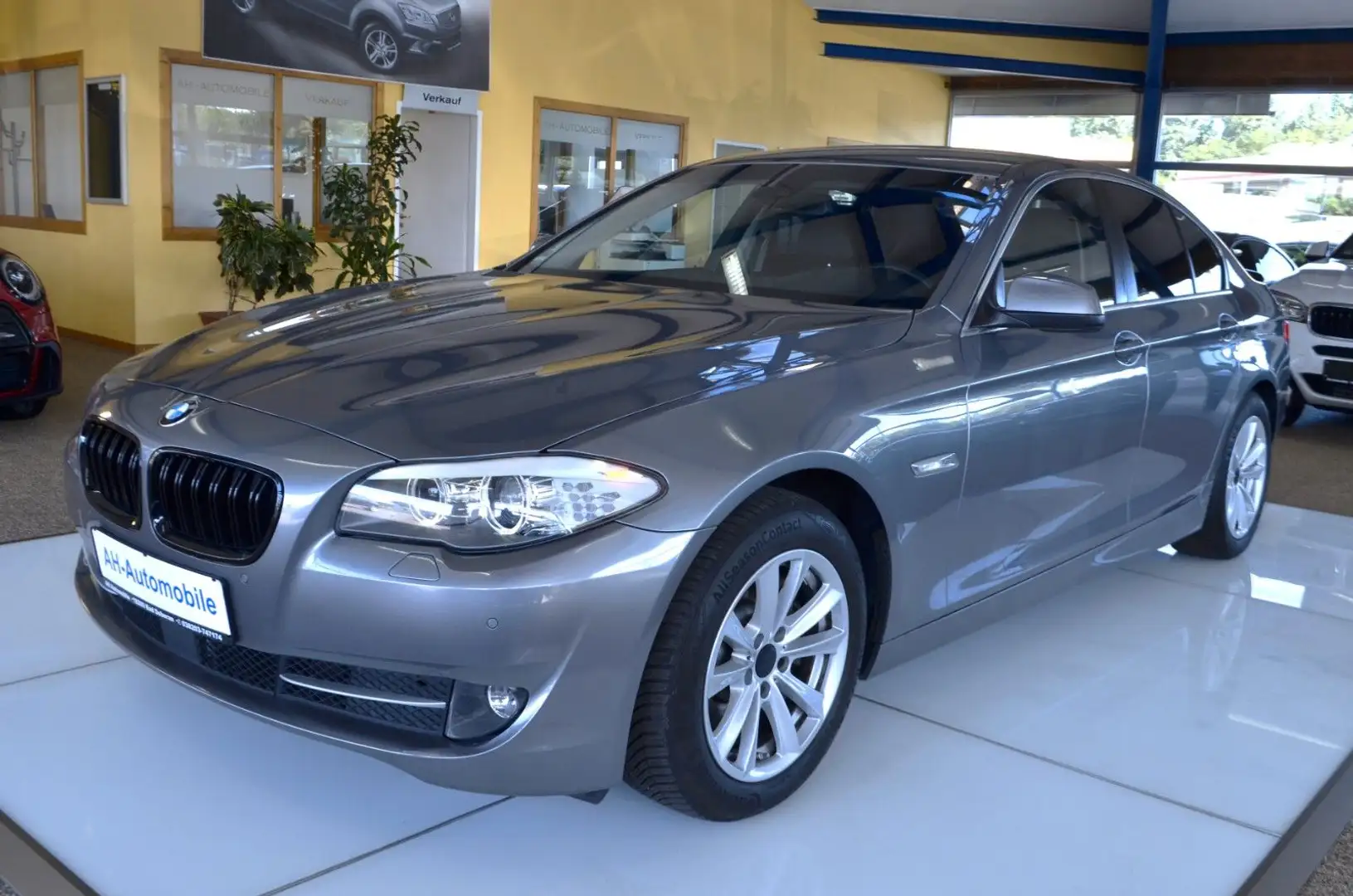 BMW 528 i Lim. AUTOMATIK / Bi-XENON / NAVI / PDC Grau - 1