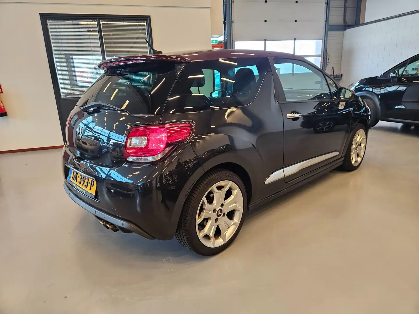 Citroen DS3 1.6 THP Sport Chic Schwarz - 2