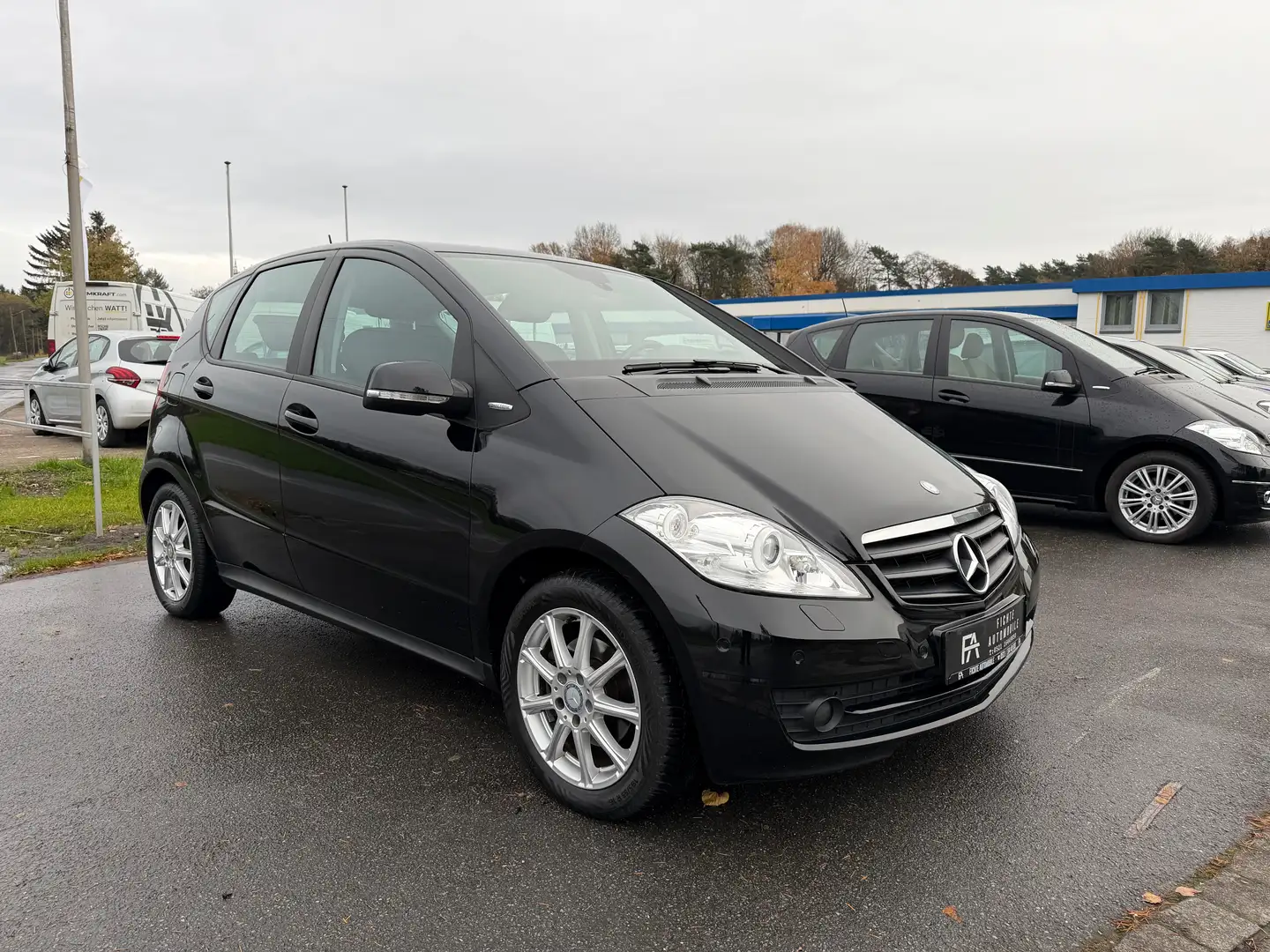 Mercedes-Benz A 180 A 180 1. Hand Klima BI-Xenon PDC SHZ Tempo Pano Schwarz - 1