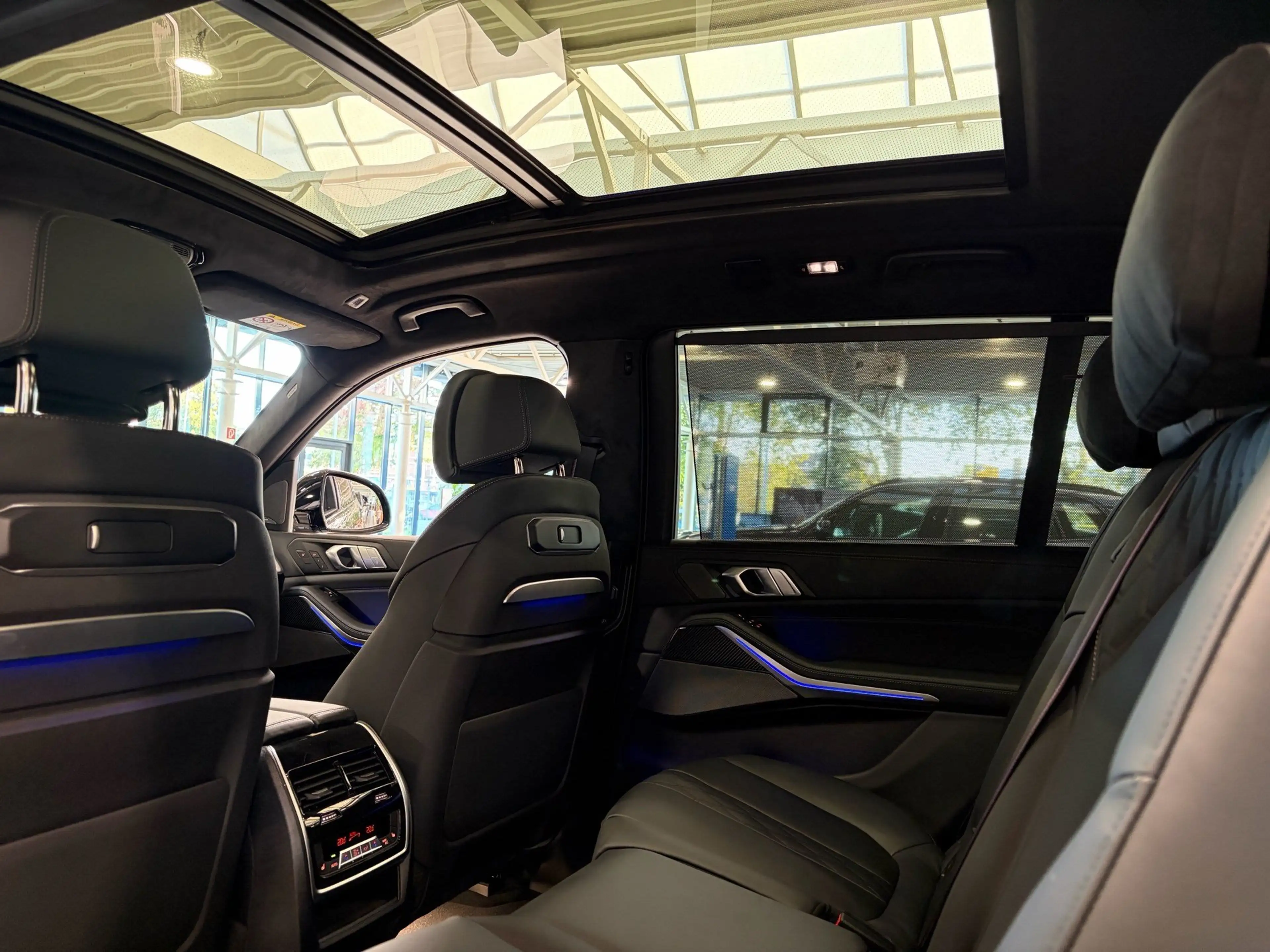 BMW X7 xDrive40d M SportPro 22"H&K SkyLounge 360° Driving — photo 18