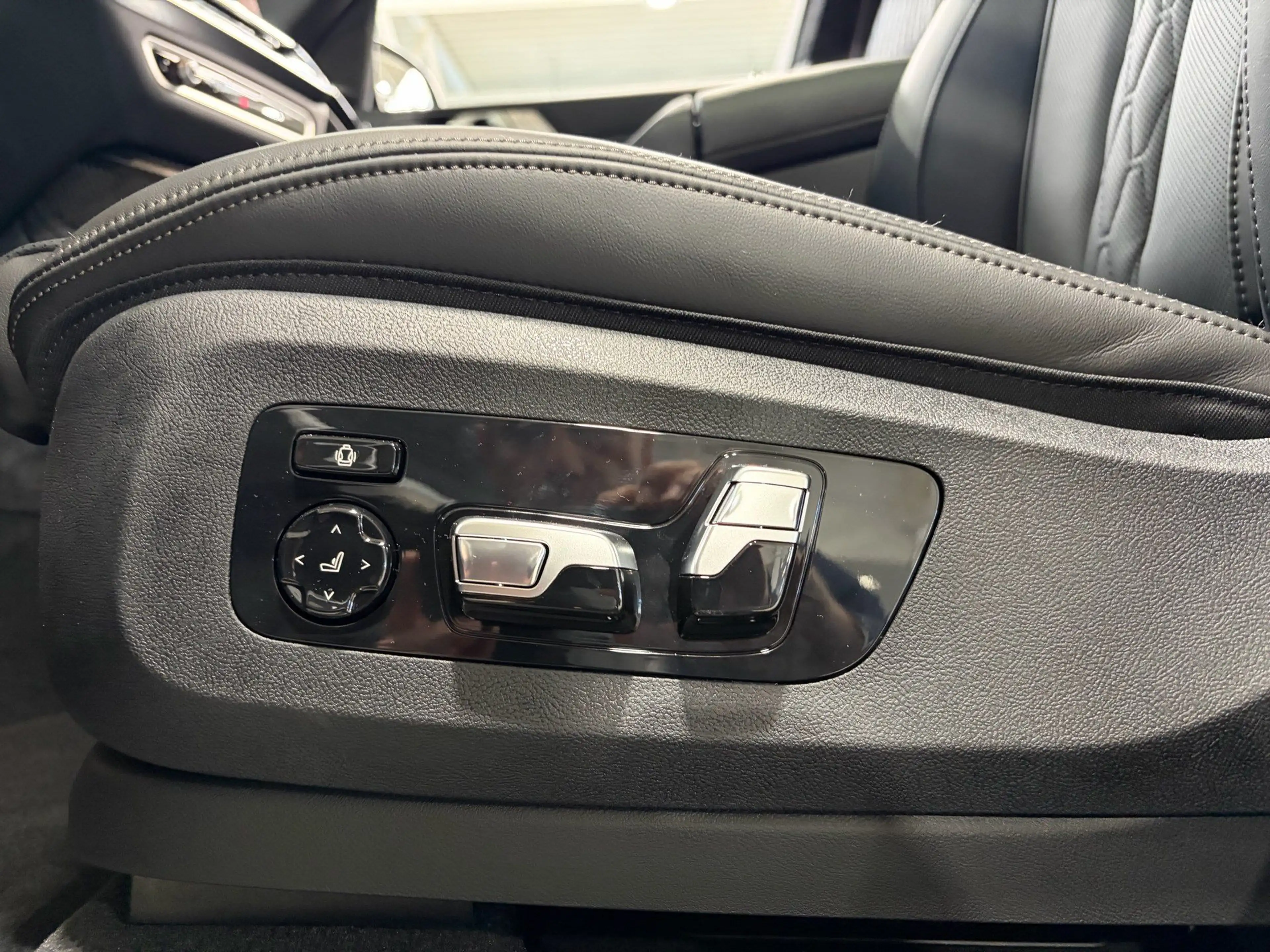 BMW X7 xDrive40d M SportPro 22"H&K SkyLounge 360° Driving — photo 5