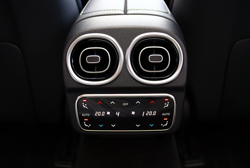 Mercedes-Benz C 300 e AMG DISTRO+PANO+KAMERA+HEADUP+DIGI+LIGHT — photo 14