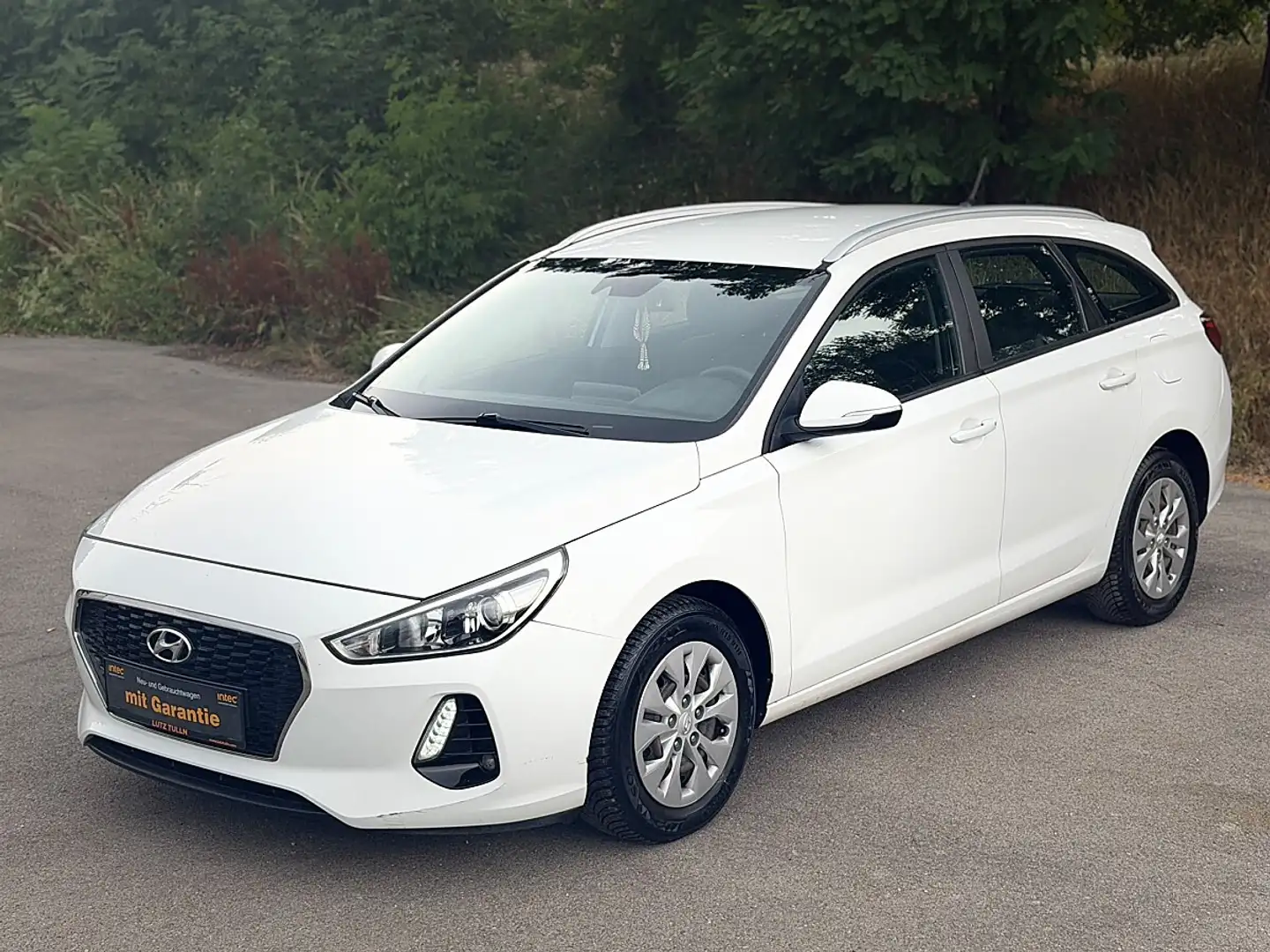 Hyundai i30 1.6 CRDi Premium Automatik sehr gute Ausstattung Weiß - 2