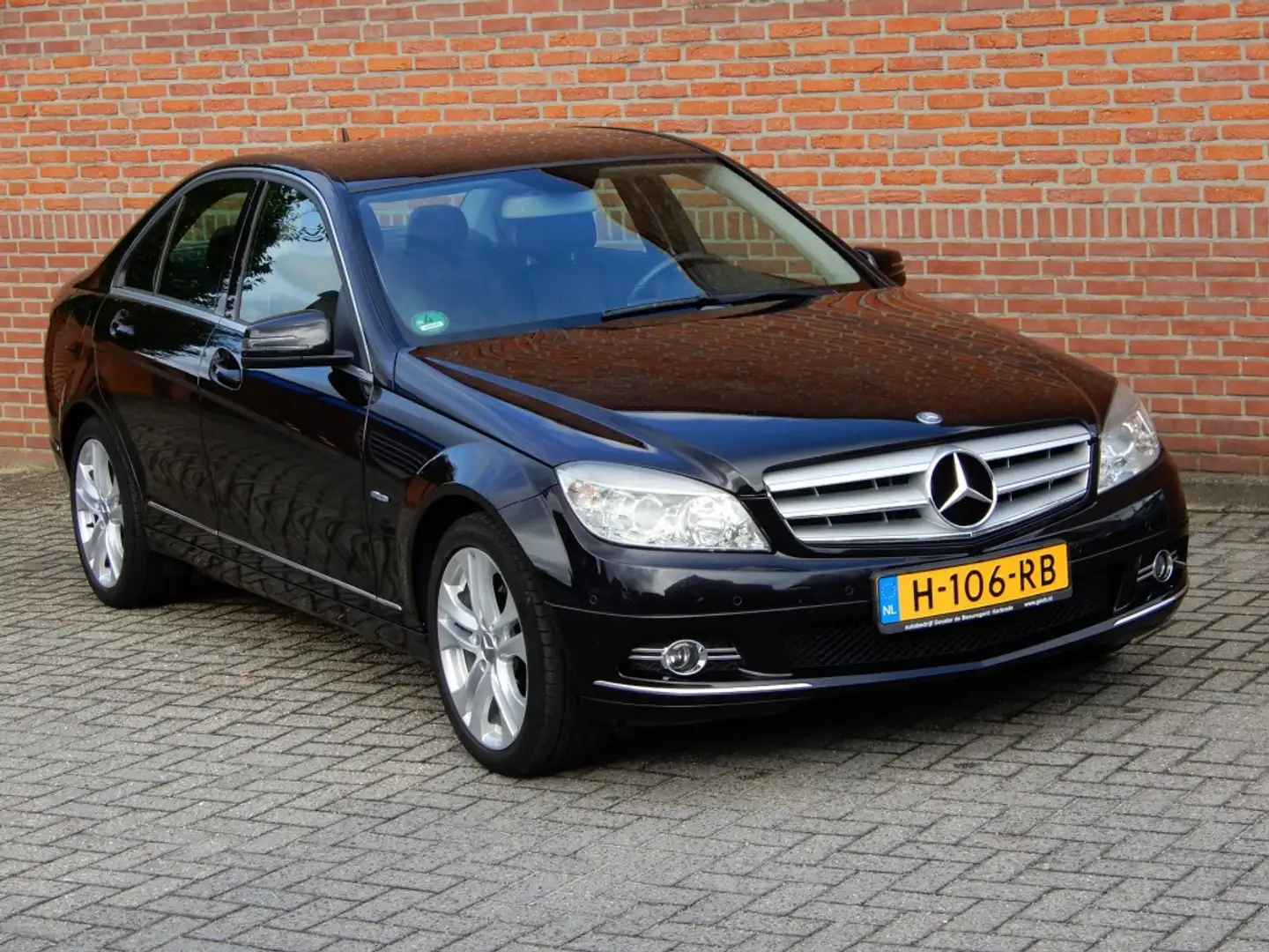 Mercedes-Benz C 200 200 CGI BLUEEFFICIENCY BUSINESS AVANTGARDE  automa Zwart - 1
