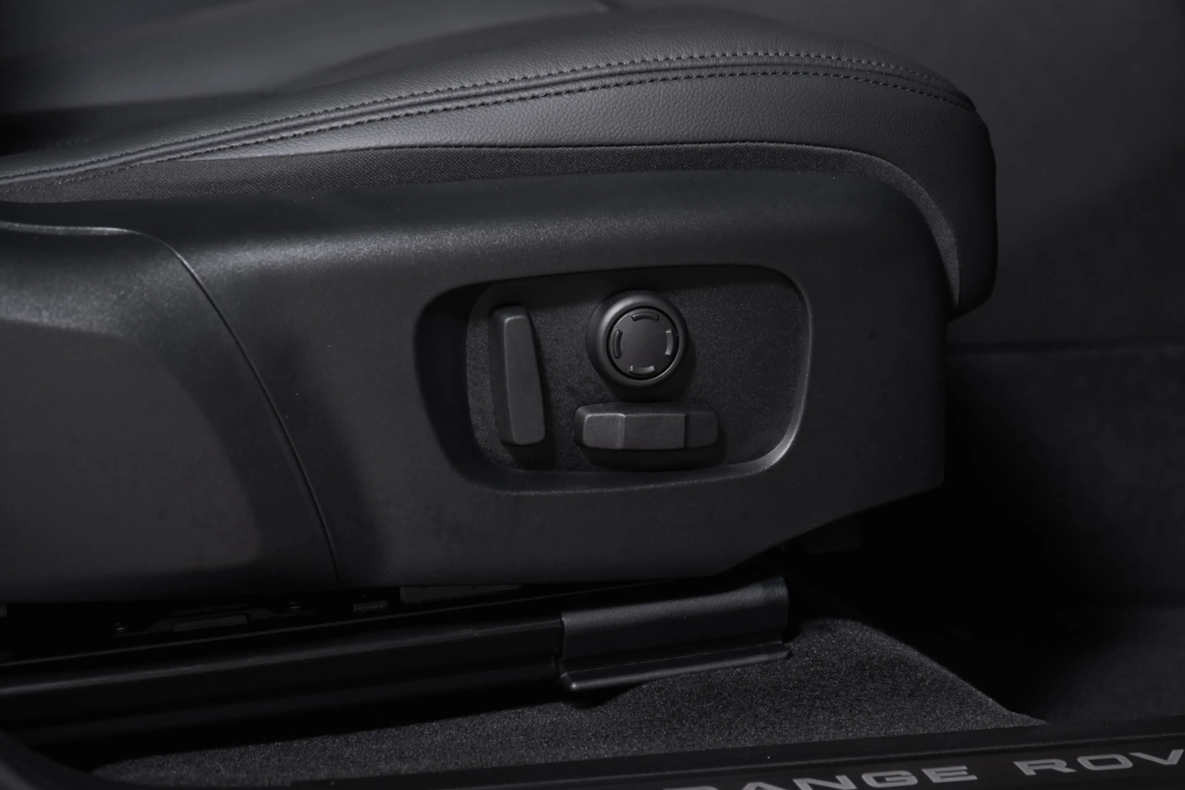 Land Rover Range Rover Evoque 1.5 P270e PHEV AWD Dynamic SE | Black Pack | Schui — photo 25