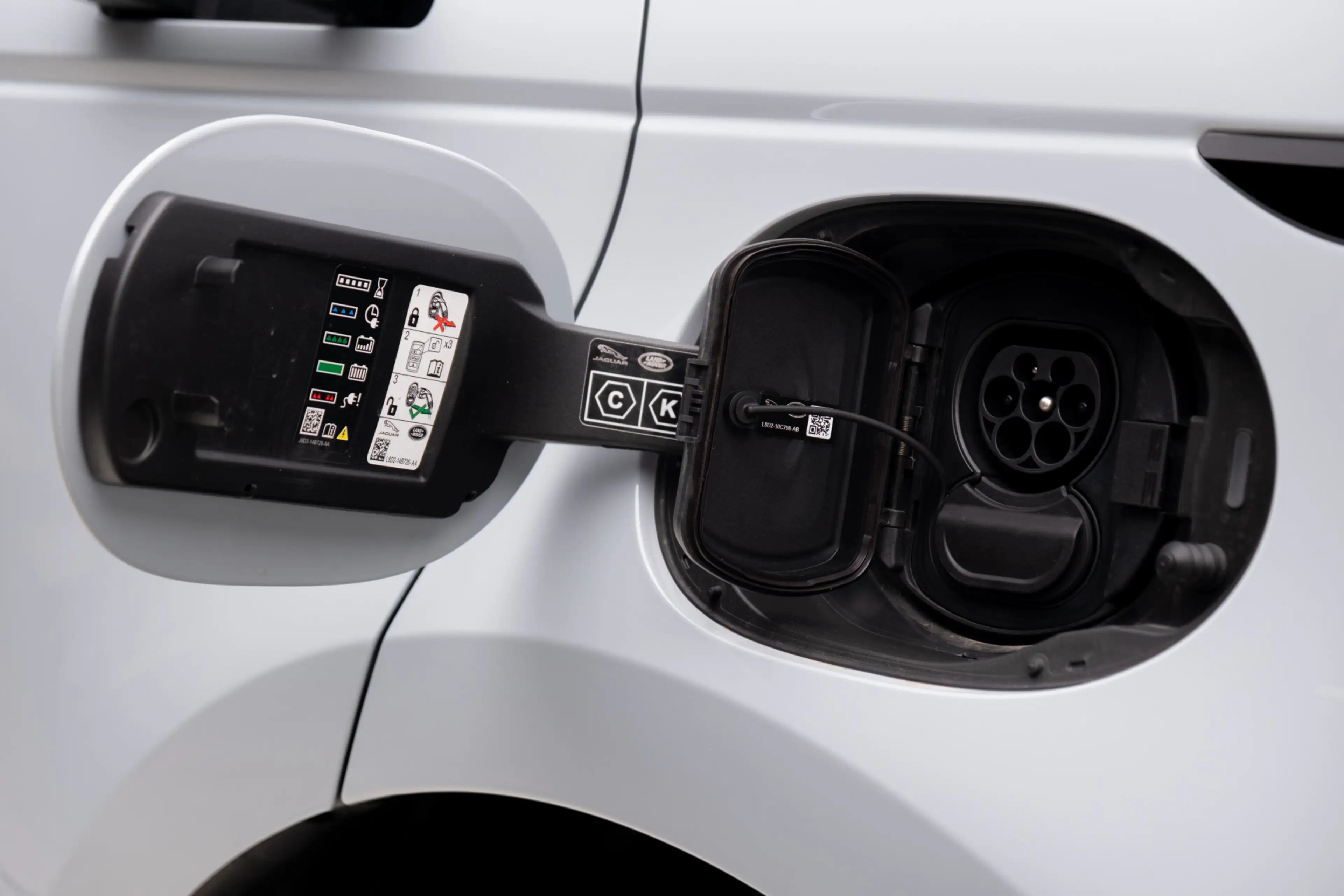 Land Rover Range Rover Evoque 1.5 P270e PHEV AWD Dynamic SE | Black Pack | Schui — photo 12