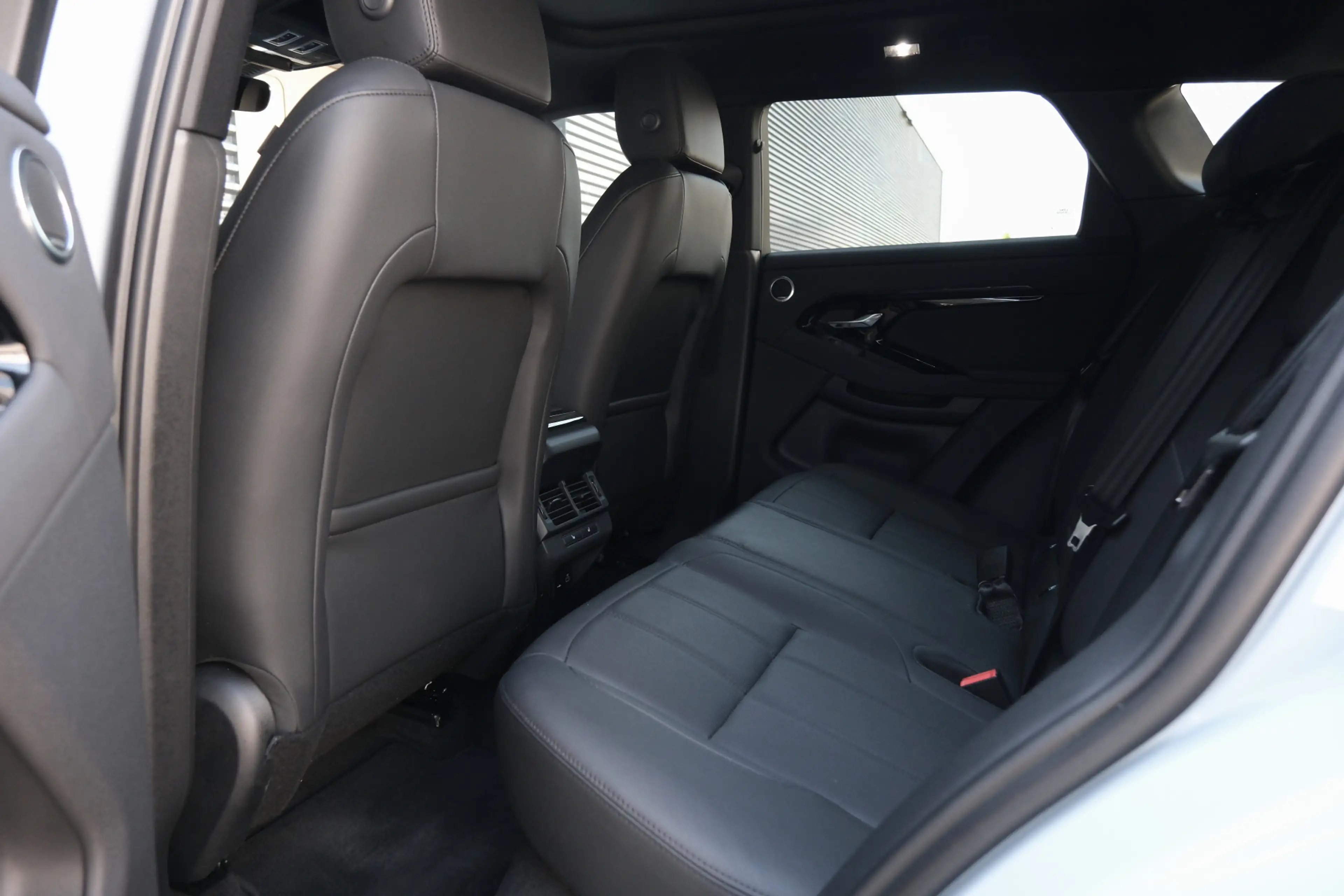 Land Rover Range Rover Evoque 1.5 P270e PHEV AWD Dynamic SE | Black Pack | Schui — photo 30