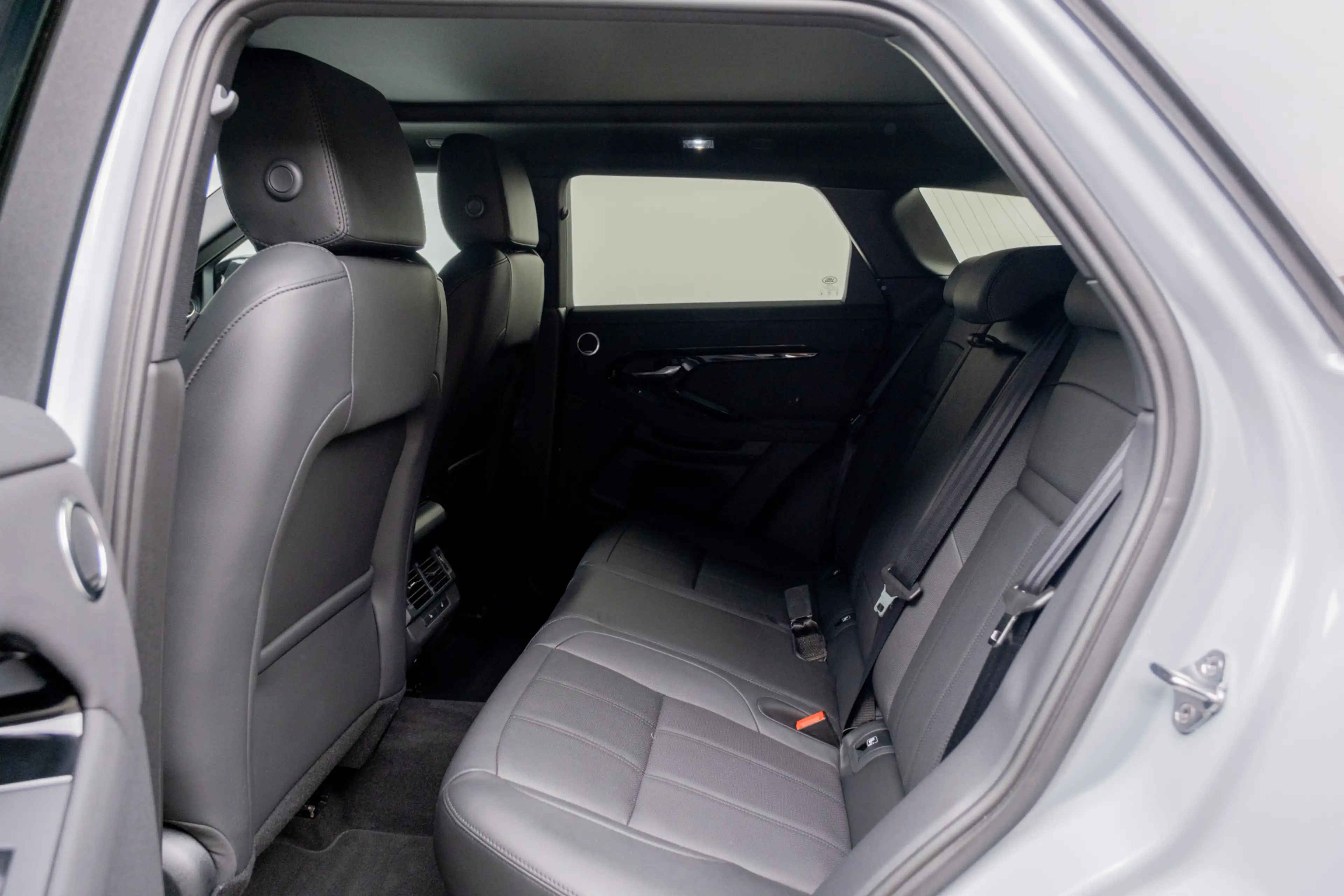 Land Rover Range Rover Evoque 1.5 P270e PHEV AWD Dynamic SE | Black Pack | Schui — photo 14
