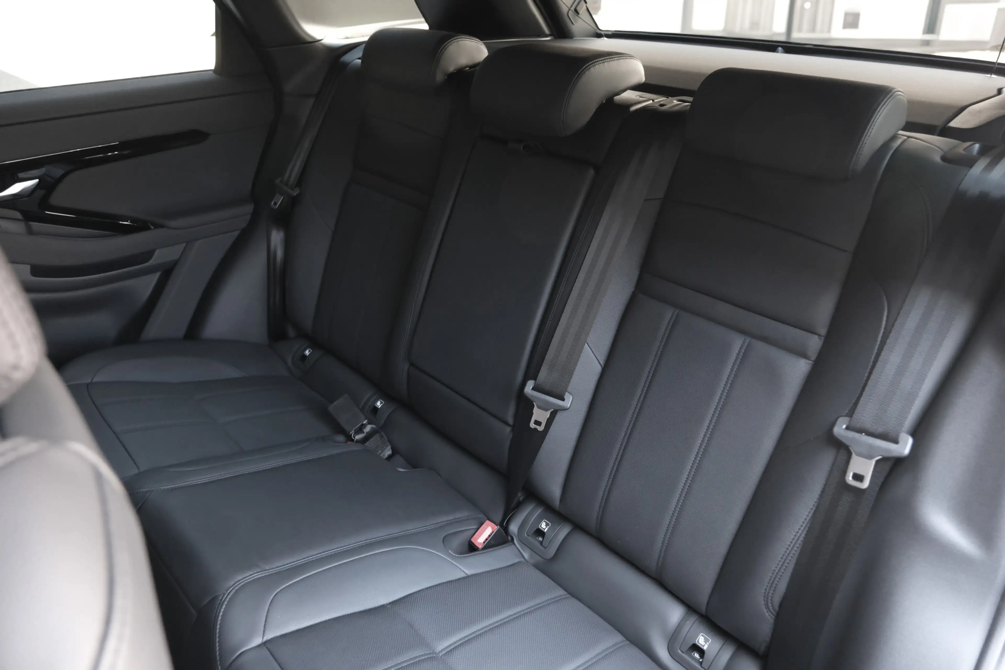 Land Rover Range Rover Evoque 1.5 P270e PHEV AWD Dynamic SE | Black Pack | Schui — photo 31