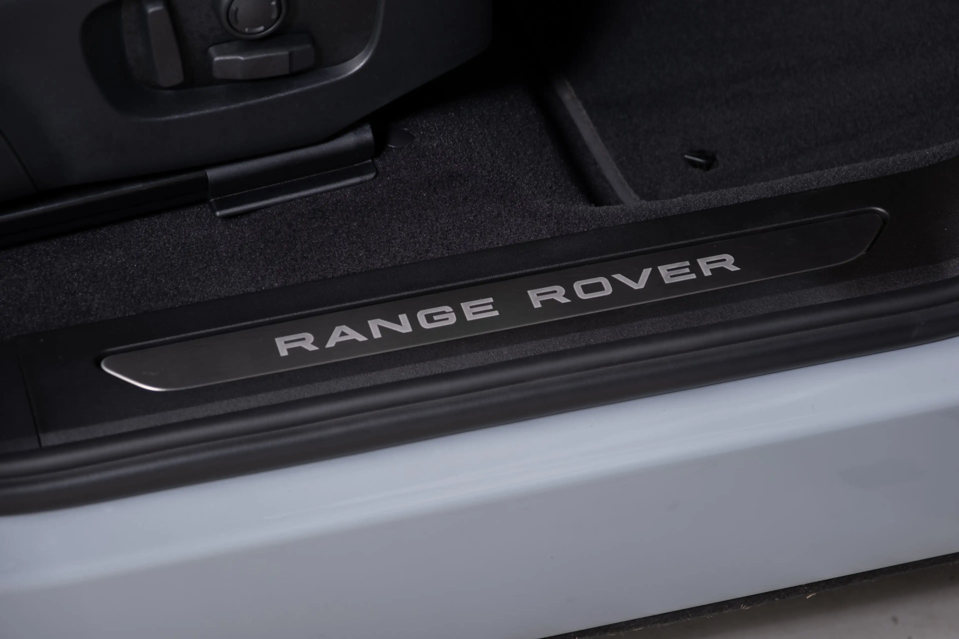 Land Rover Range Rover Evoque 1.5 P270e PHEV AWD Dynamic SE | Black Pack | Schui — photo 26