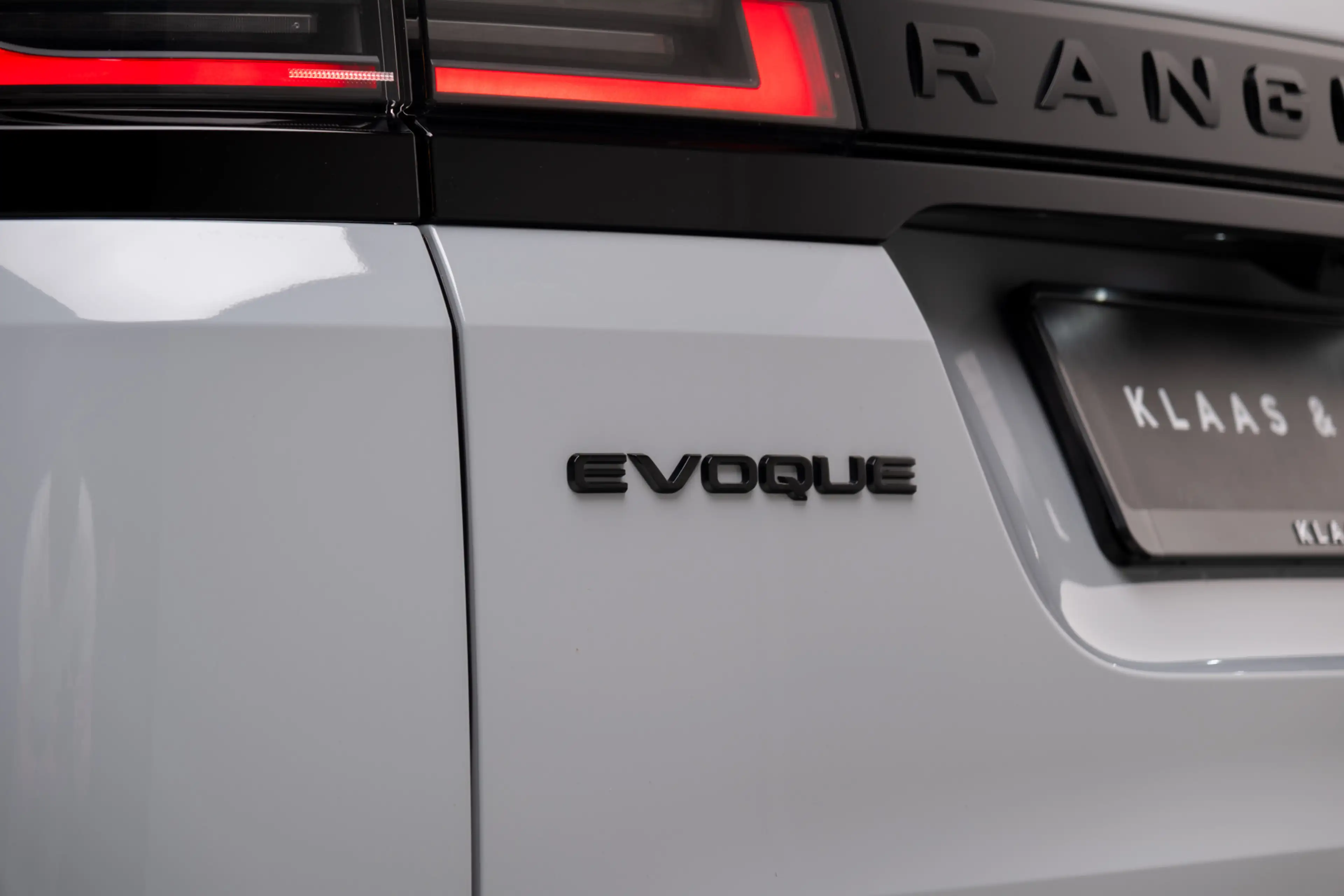 Land Rover Range Rover Evoque 1.5 P270e PHEV AWD Dynamic SE | Black Pack | Schui — photo 11