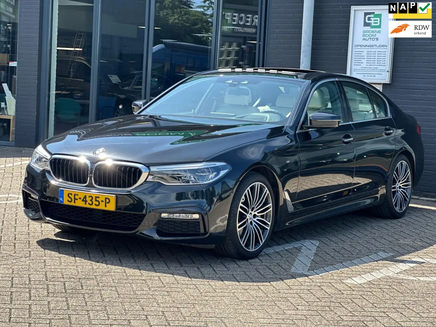 BMW 530 5-serie 530i xDrive High Executive/2E EIG/PANO-DAK Schwarz - 1