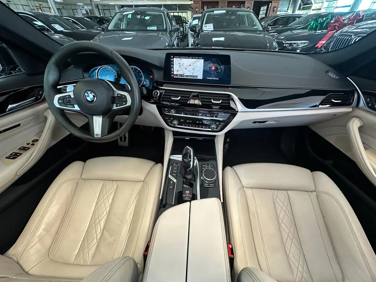 BMW 530 5-serie 530i xDrive High Executive/2E EIG/PANO-DAK Schwarz - 2