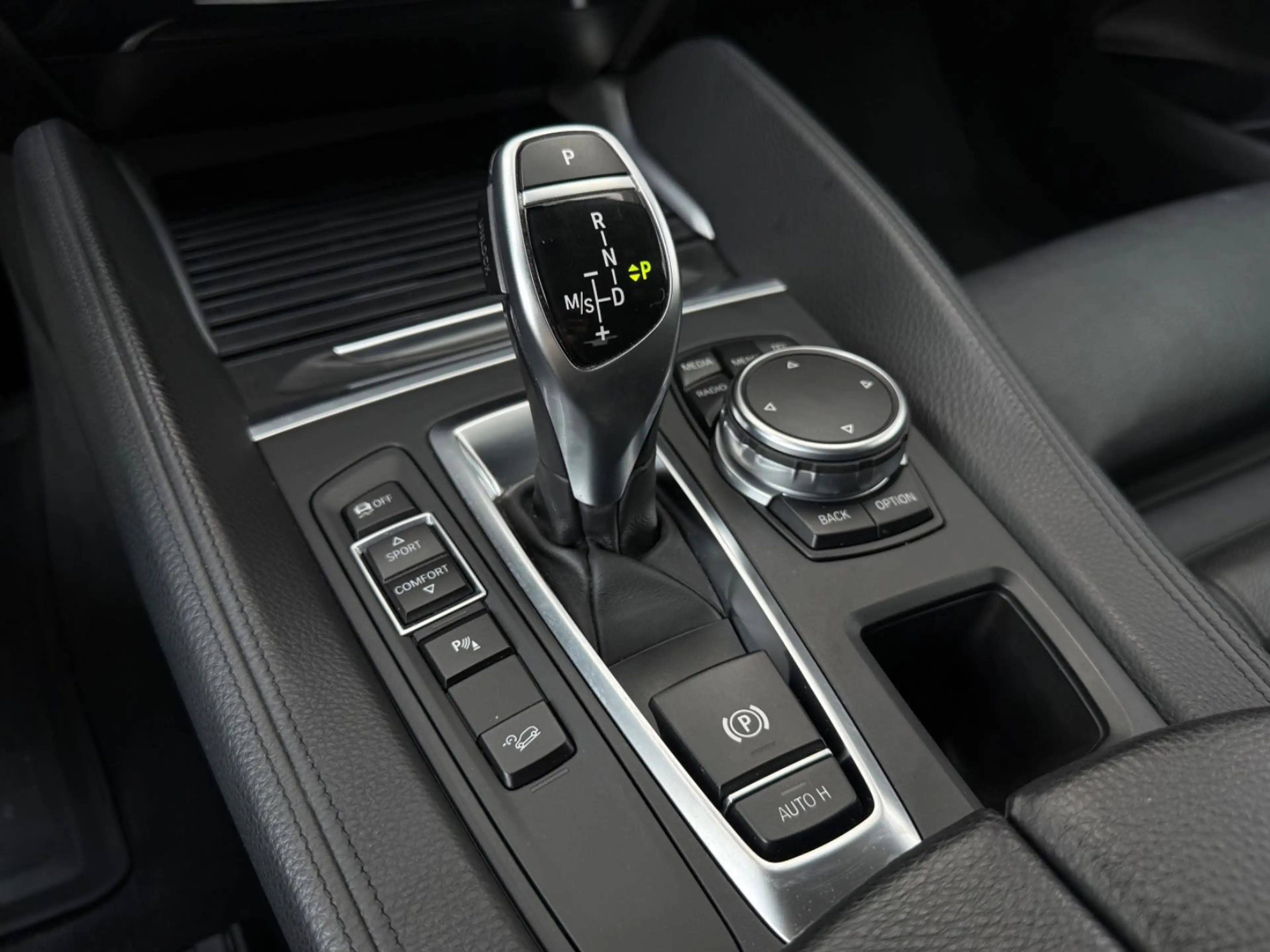 BMW X6 xDrive 40 d — photo 11
