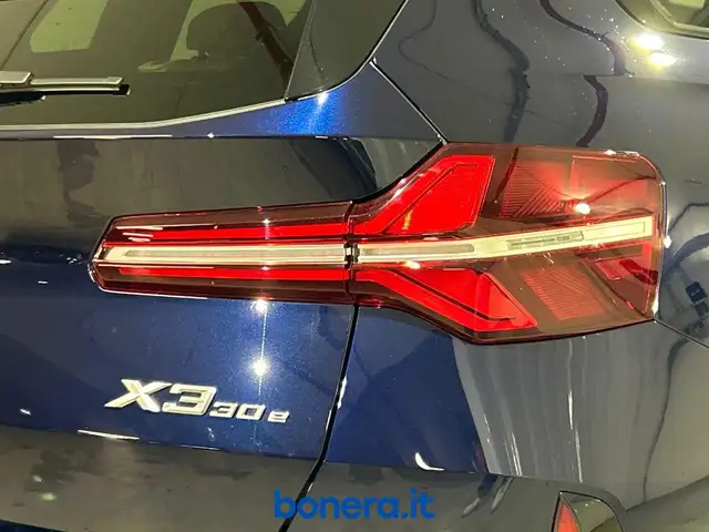 BMW X3 view 11