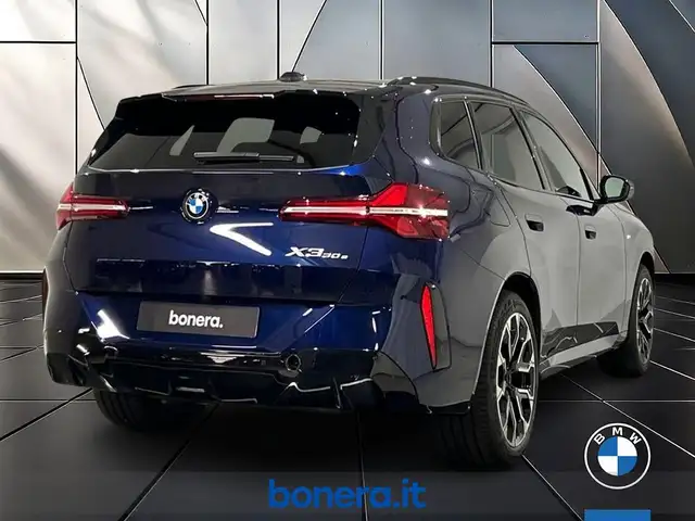 BMW X3 view 5