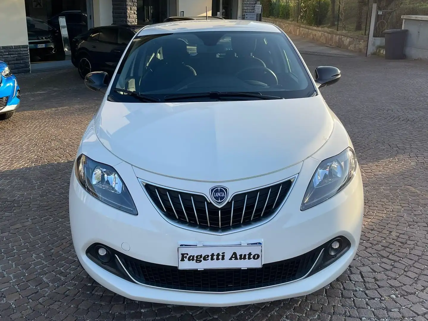 Lancia Ypsilon 1.0 FIREFLY 70CV HYBRID GOLD Bianco - 2