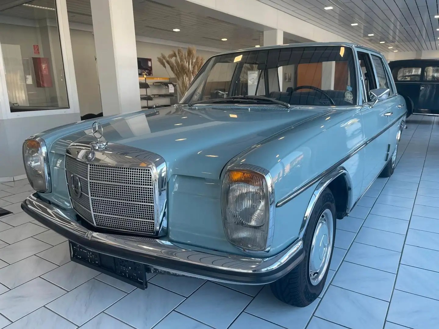 Mercedes-Benz 200 /8 Limousine - Automatik - AHK - Oldtimer Azul - 1