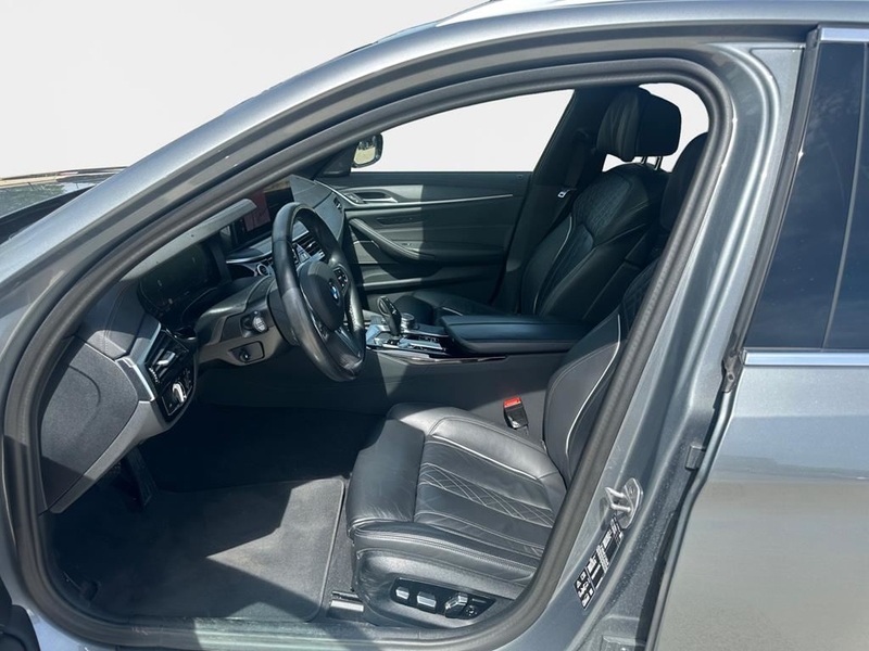 BMW 530 Luxury Line — photo 10