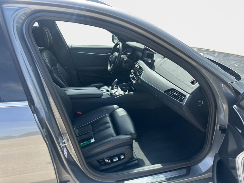 BMW 530 Luxury Line — photo 12