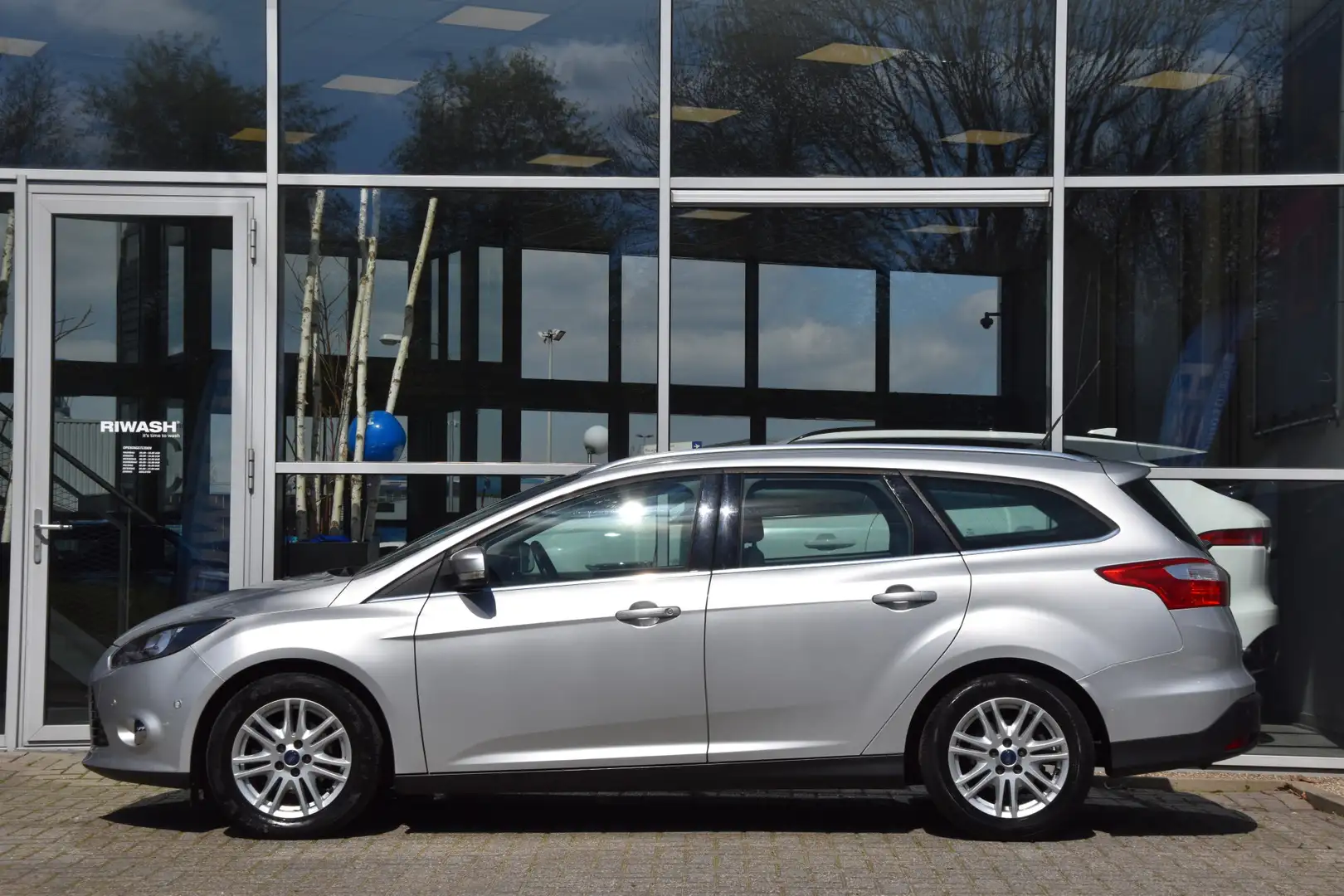 Ford Focus Wagon 1.0 EcoBoost Edition Plus Airco Nav. Pdc Sta Grijs - 2