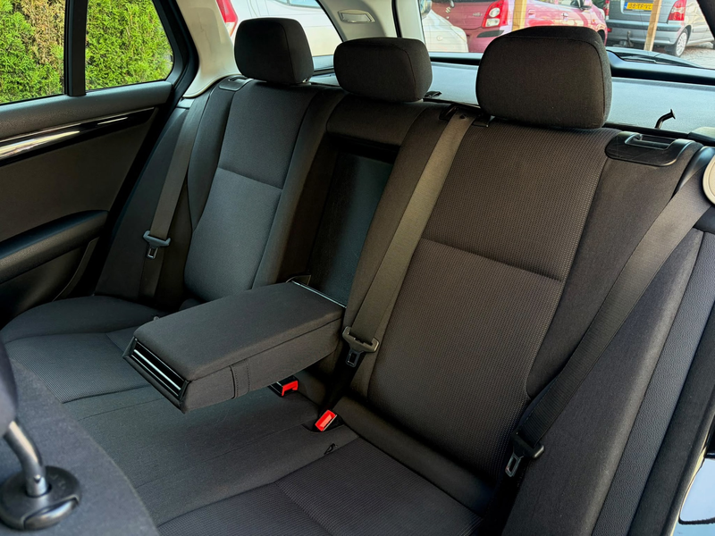 Mercedes-Benz C 180 Estate CGI BlueEFFICIENCY Business Class Elegance — photo 14