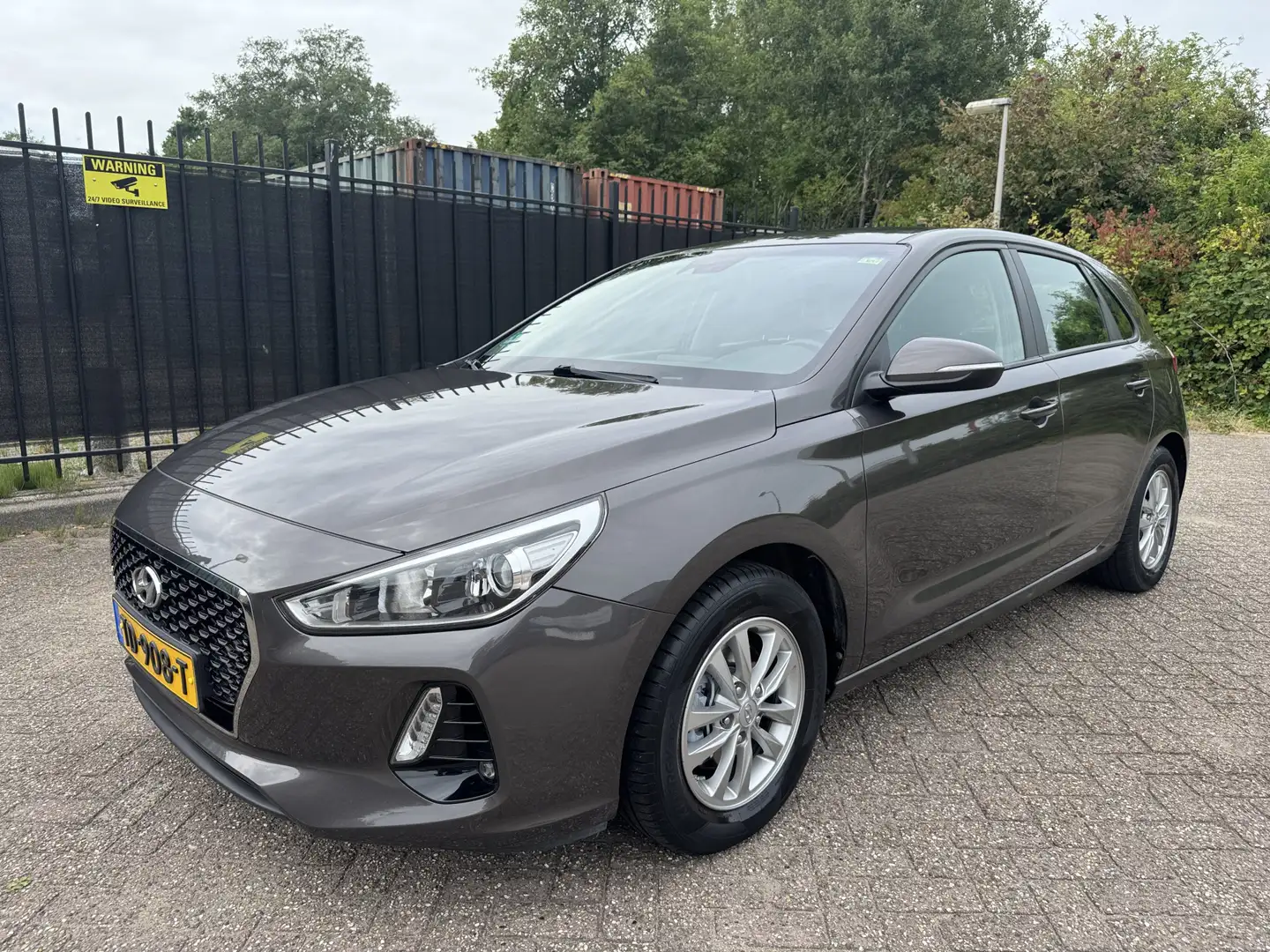 Hyundai i30 1.0 T-GDI First Edition DAB/Clima/Cruise/LMV Grijs - 1