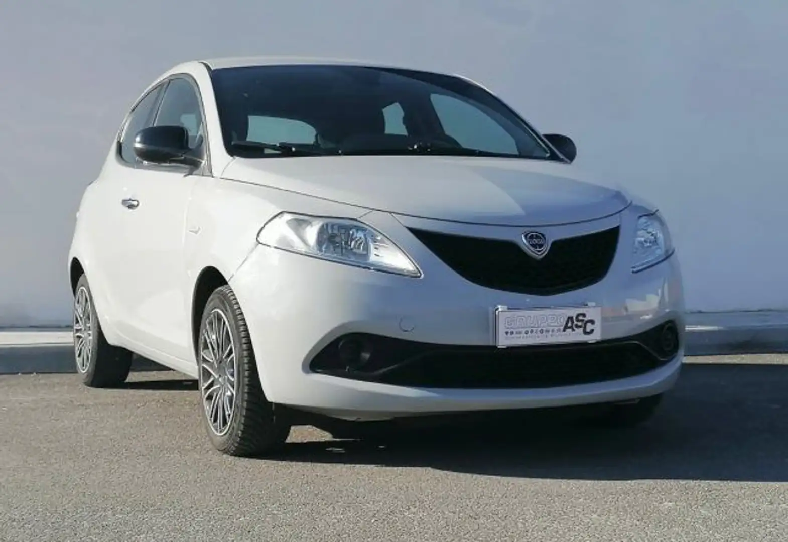 Lancia Ypsilon Ypsilon 1.2 Gold ecochic Gpl 69cv my19 Argent - 2