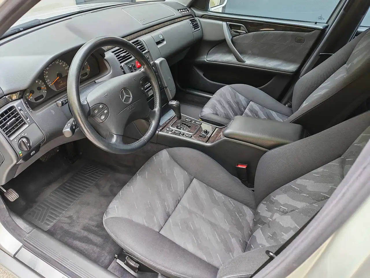 Mercedes-Benz E 220 CDI Avantgarde, foto 3