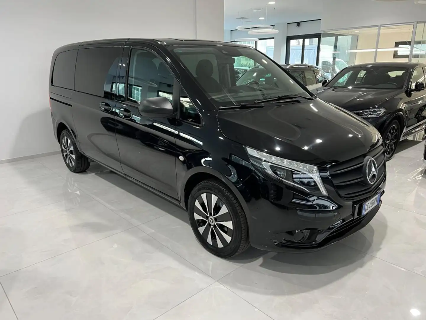 Mercedes-Benz Vito 2.0 119 CDI 4x4 PC Mixto Compact 5P. Autocarro Negro - 2