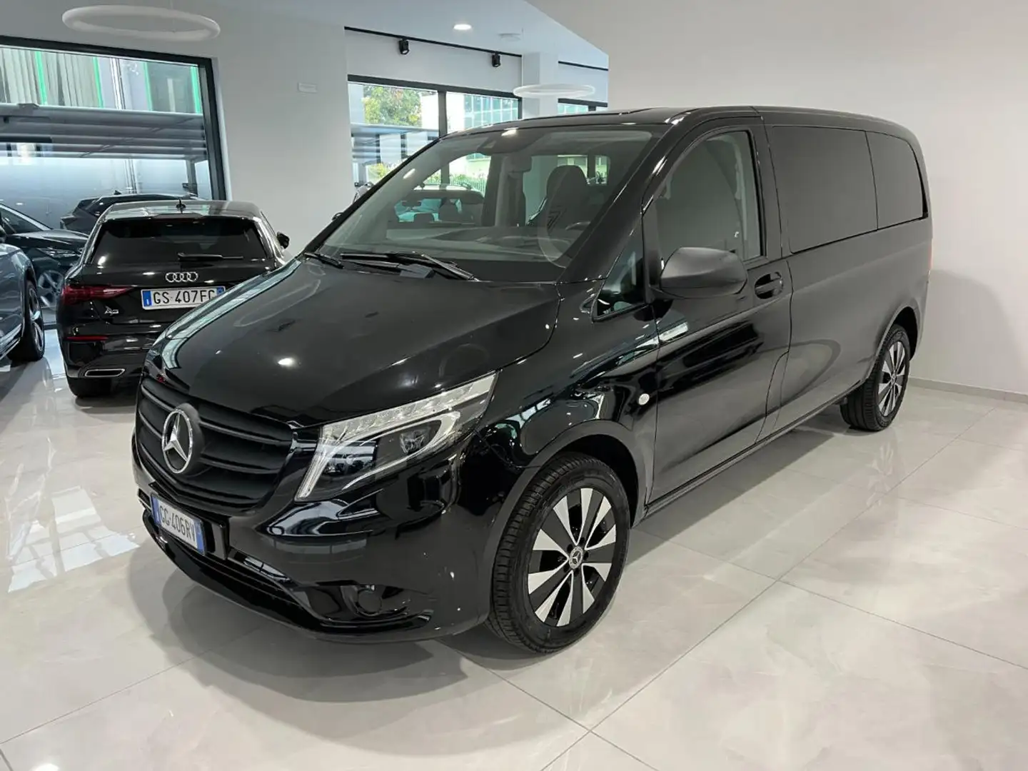 Mercedes-Benz Vito 2.0 119 CDI 4x4 PC Mixto Compact 5P. Autocarro Negro - 1