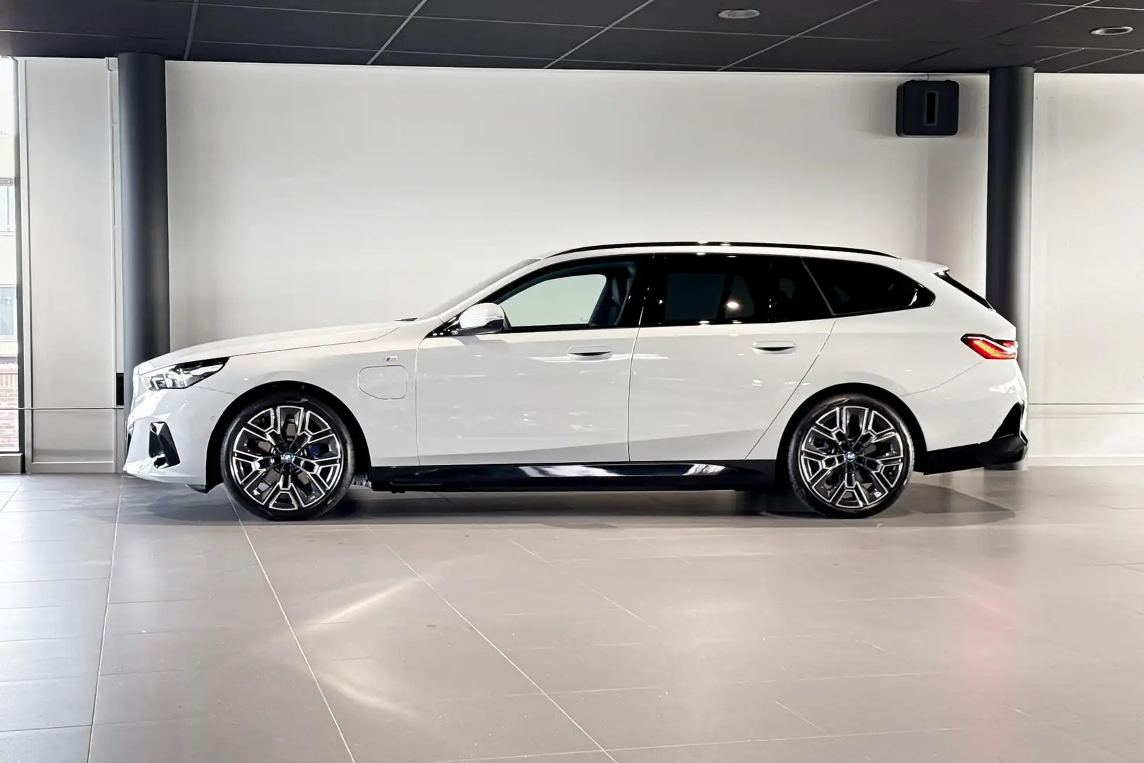 BMW 530 5 Serie Touring 530e M Sport Edition | Harman Kard Grijs - 2