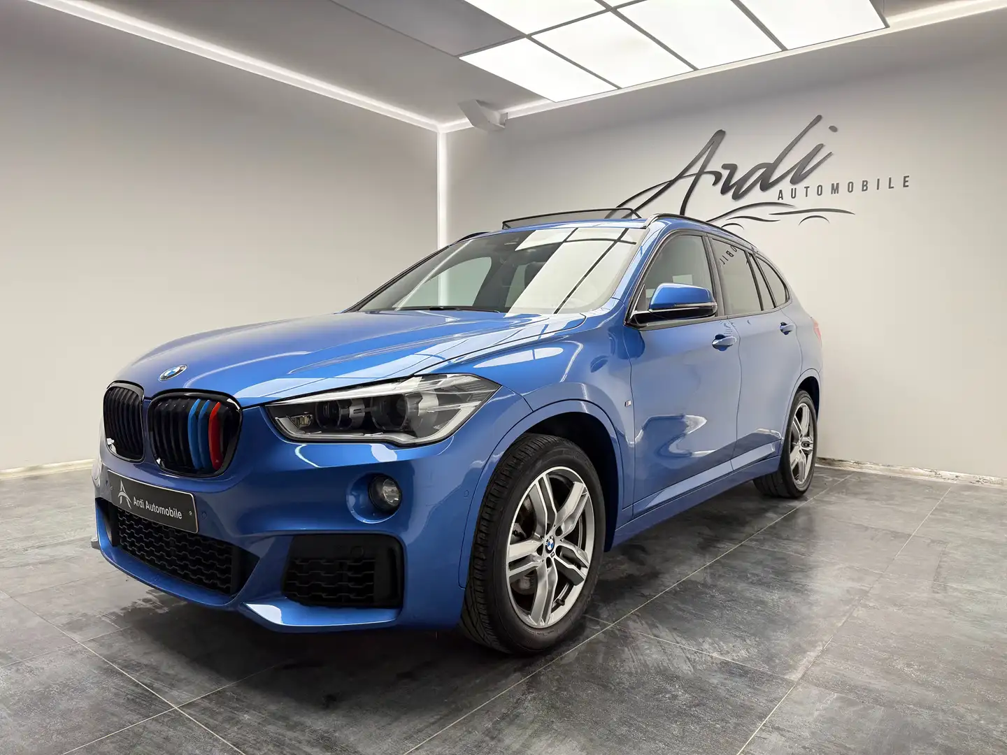 BMW X1 2.0iAs xDrive*PACK M*TOIT OUV*1ER PROP*GARANTIE* Blauw - 1