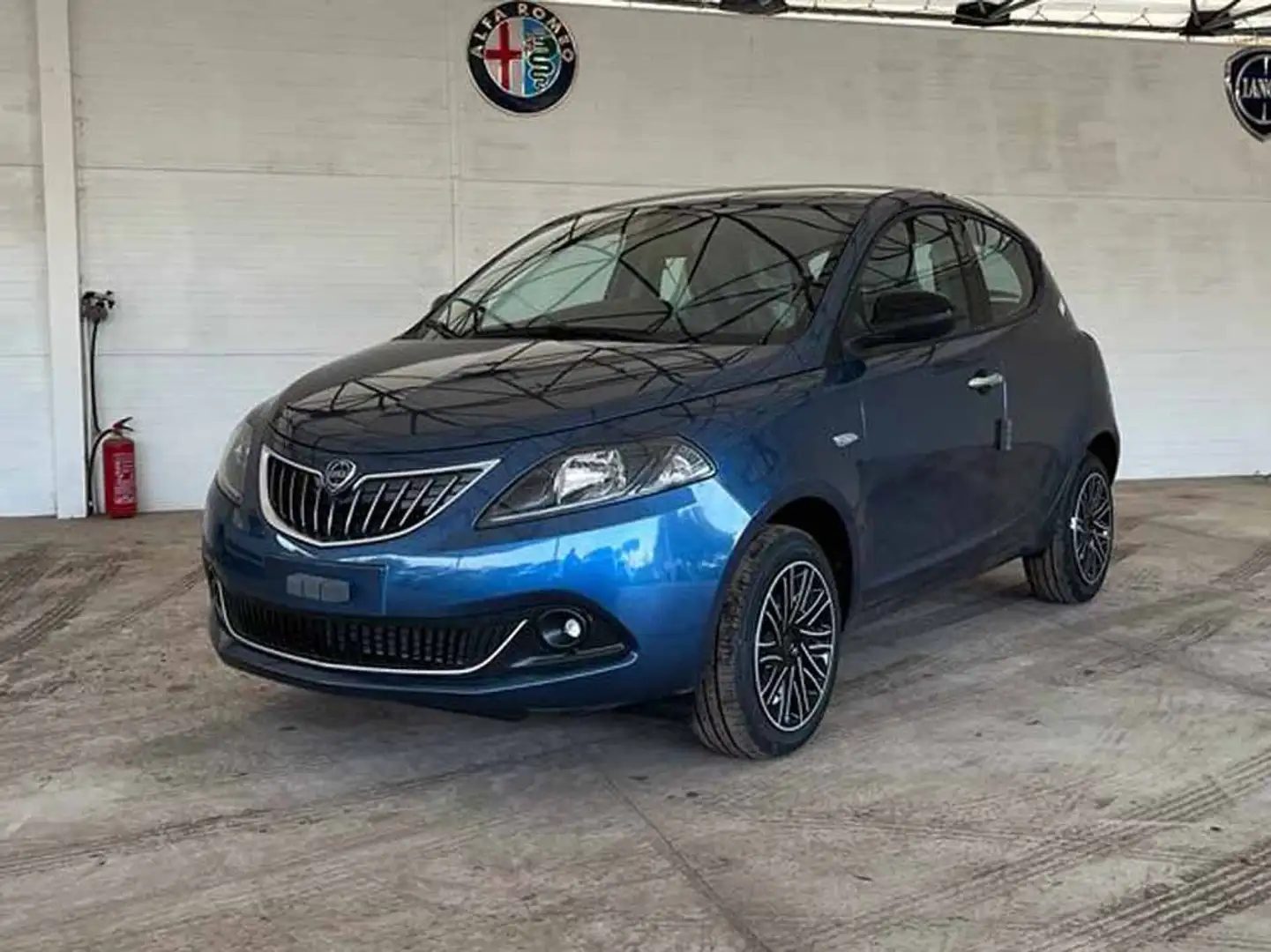 Lancia Ypsilon 1.0 FireFly 5 porte S&S Hybrid Platino Blu/Azzurro - 1