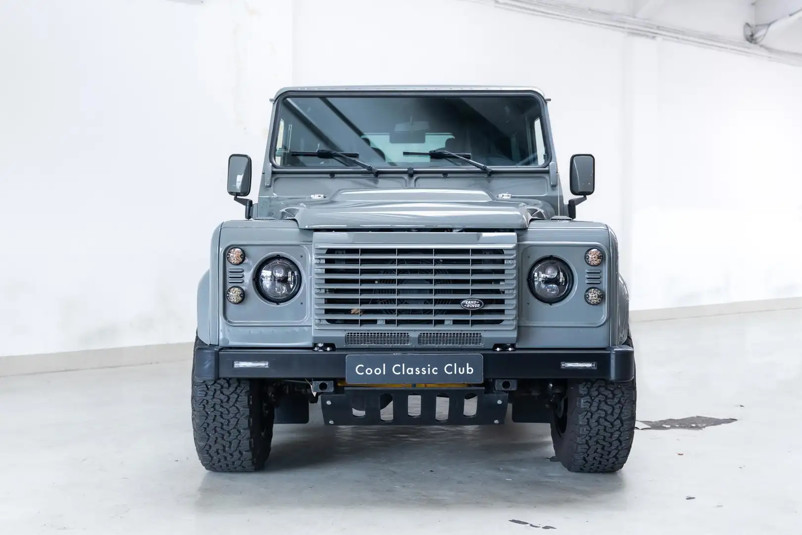 Land Rover Defender 90 - Fully Custom - Nardo Grey - Twisted Parts - Grijs - 2