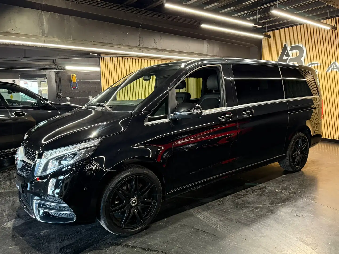 Mercedes-Benz V 300 D * GARANTIE 12 MOIS * PACK AMG * UTILITAIRE * Noir - 2