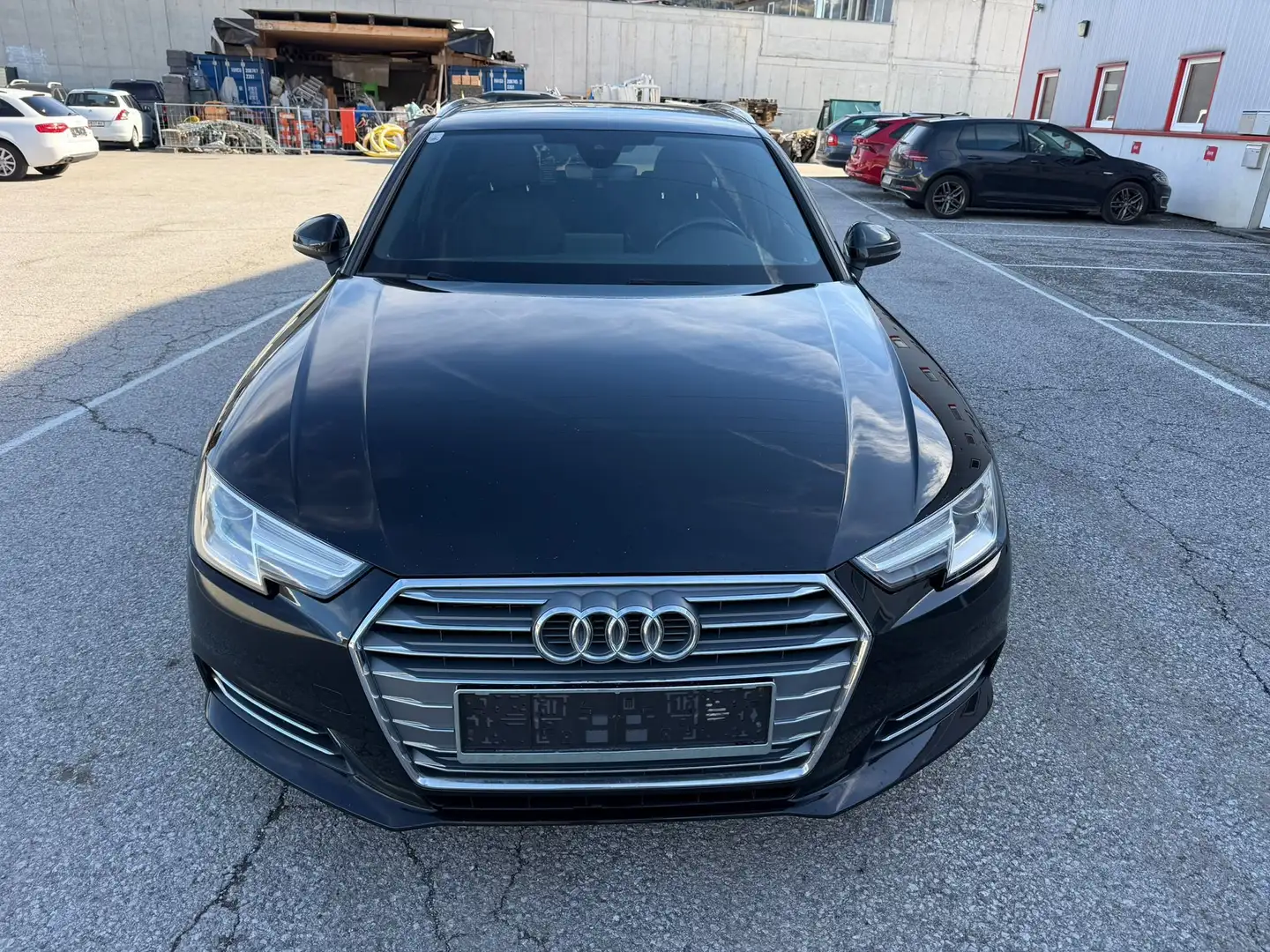 Audi A4 2.0 TDI **S-LINE** Schwarz - 1
