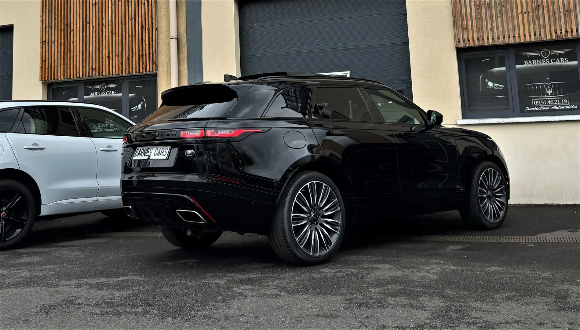 Land Rover Range Rover Velar D300 3.0 V6 R-Dynamic SE 300 PERFORMANCE 1er Main Nero - 2