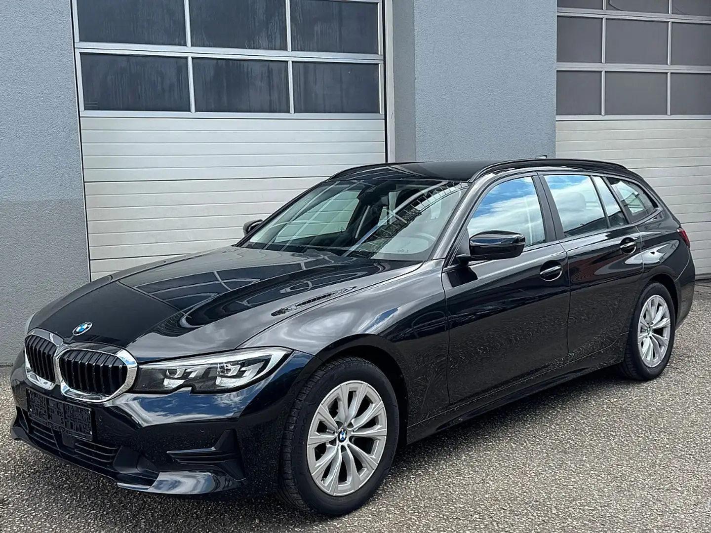 BMW 318 d Touring Sport Line Aut. Noir - 1