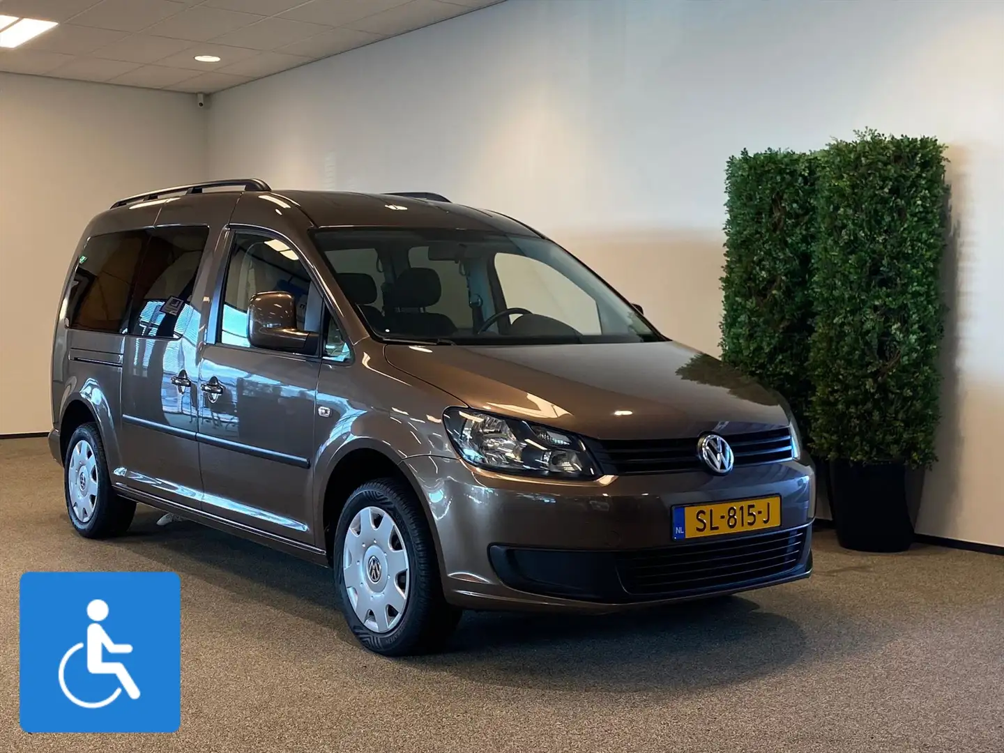 Volkswagen Caddy Maxi Rolstoelauto 5+1 Bruin - 1