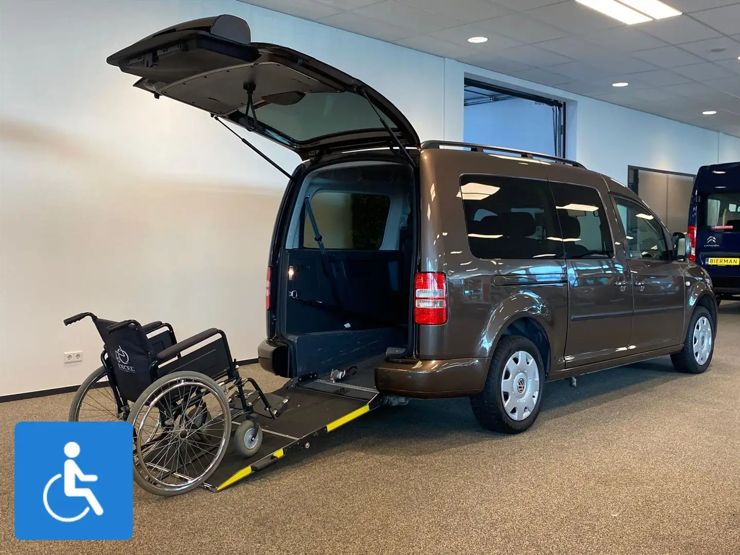 Volkswagen Caddy Maxi Rolstoelauto 5+1 Bruin - 2