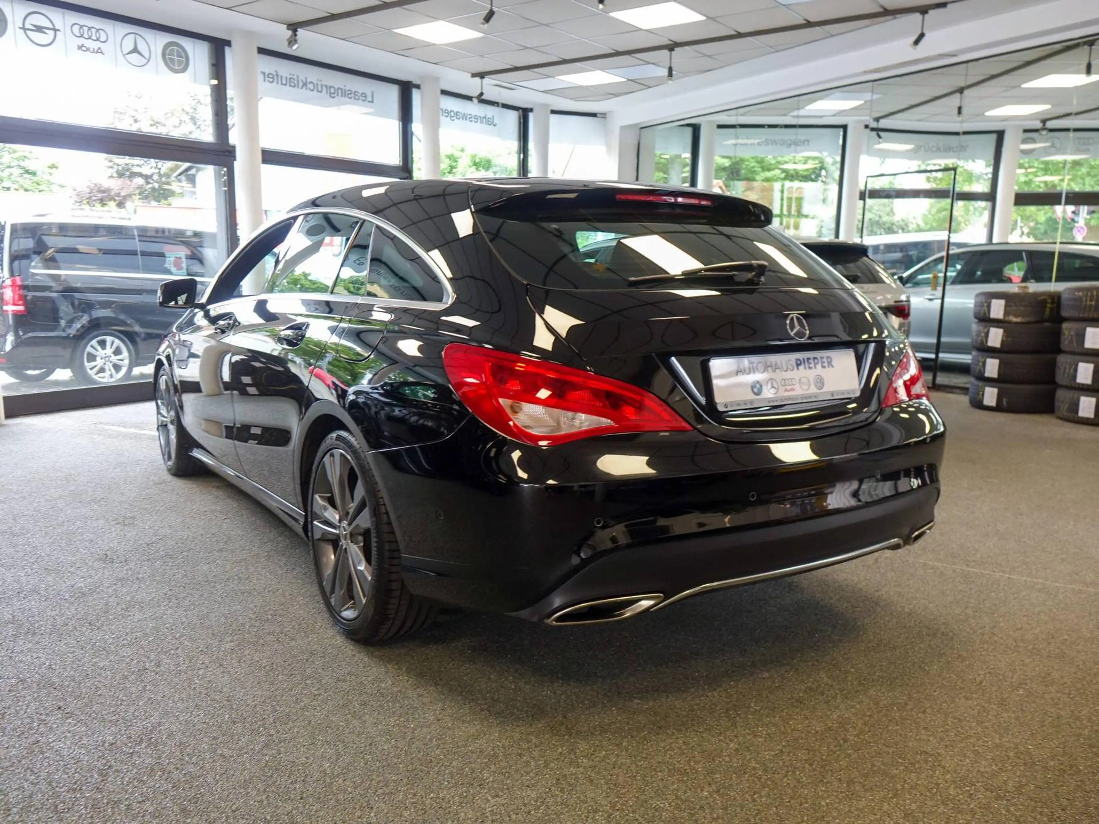 Mercedes-Benz CLA 200 CLA 200 CDI Urban +Himmel schwarz+ — photo 3